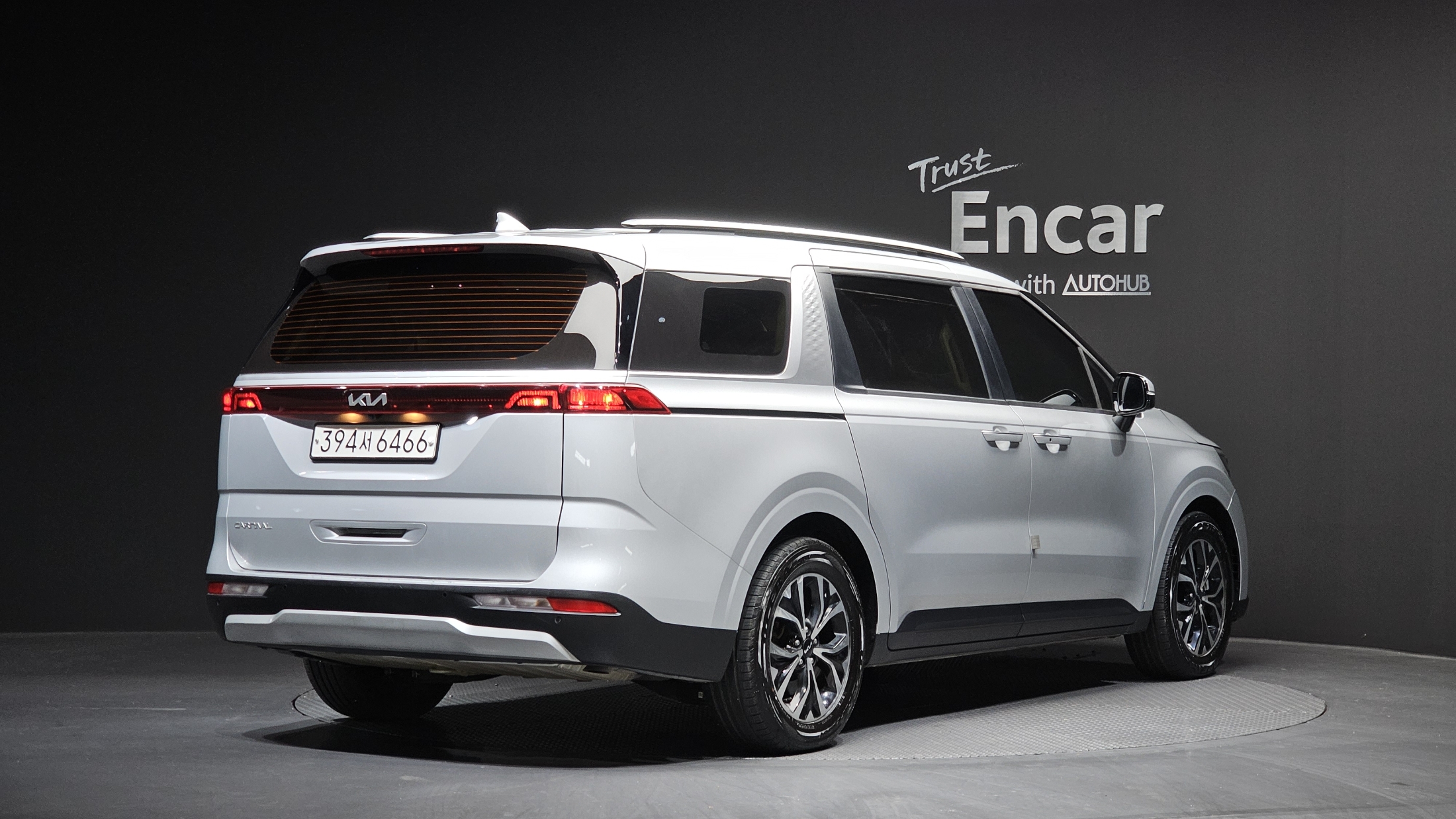 KIA CARNIVAL photo 2