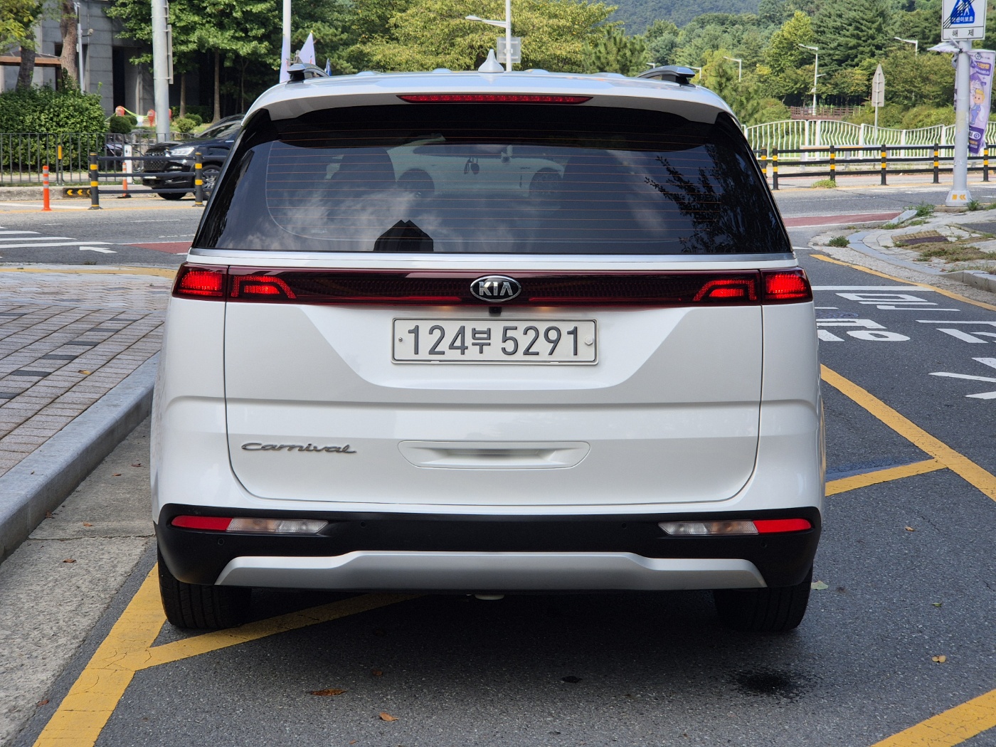Mazda Bongo rear view