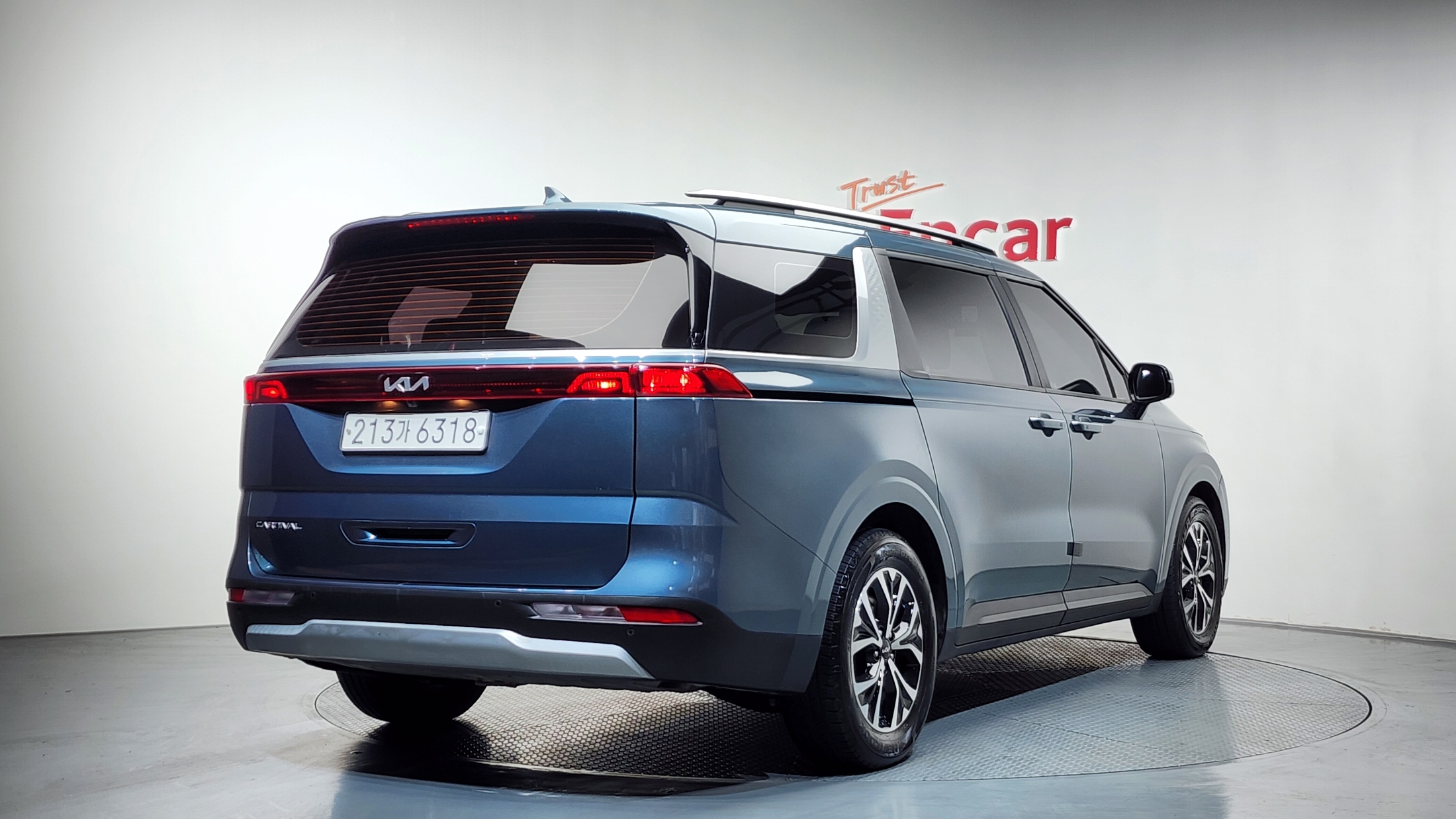 KIA CARNIVAL photo 2