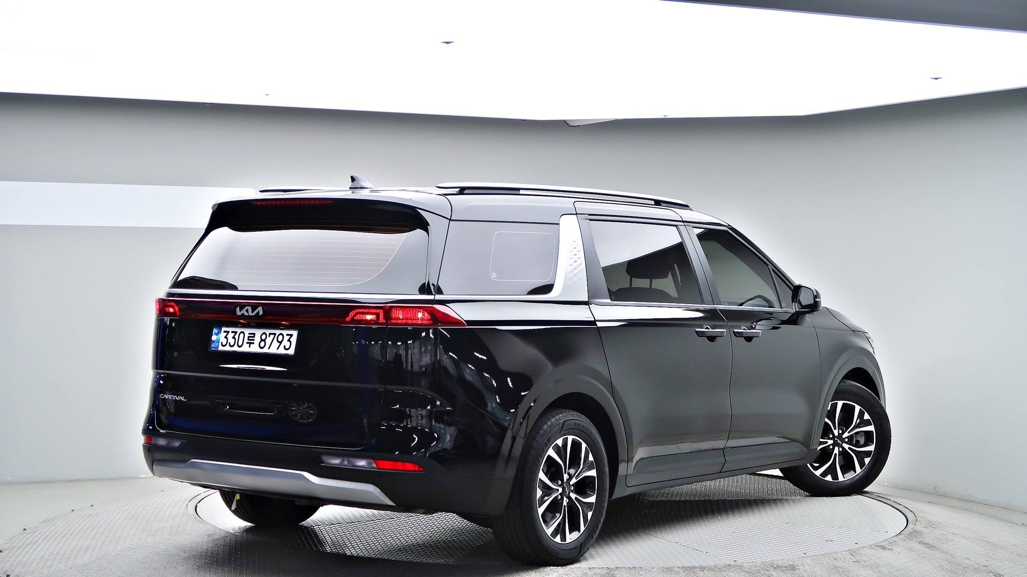 KIA CARNIVAL photo 3