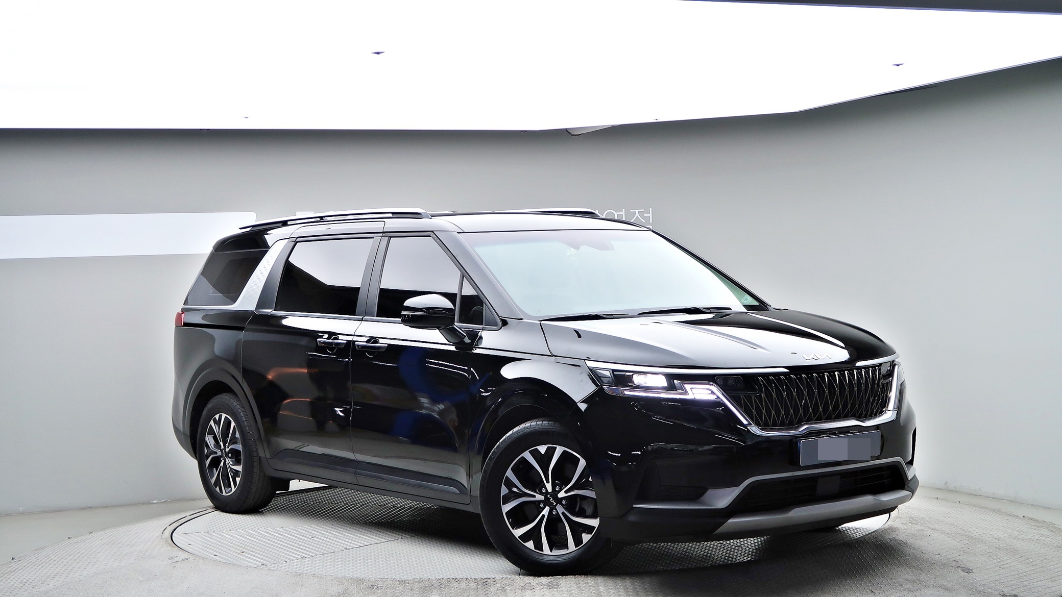 KIA CARNIVAL photo 2