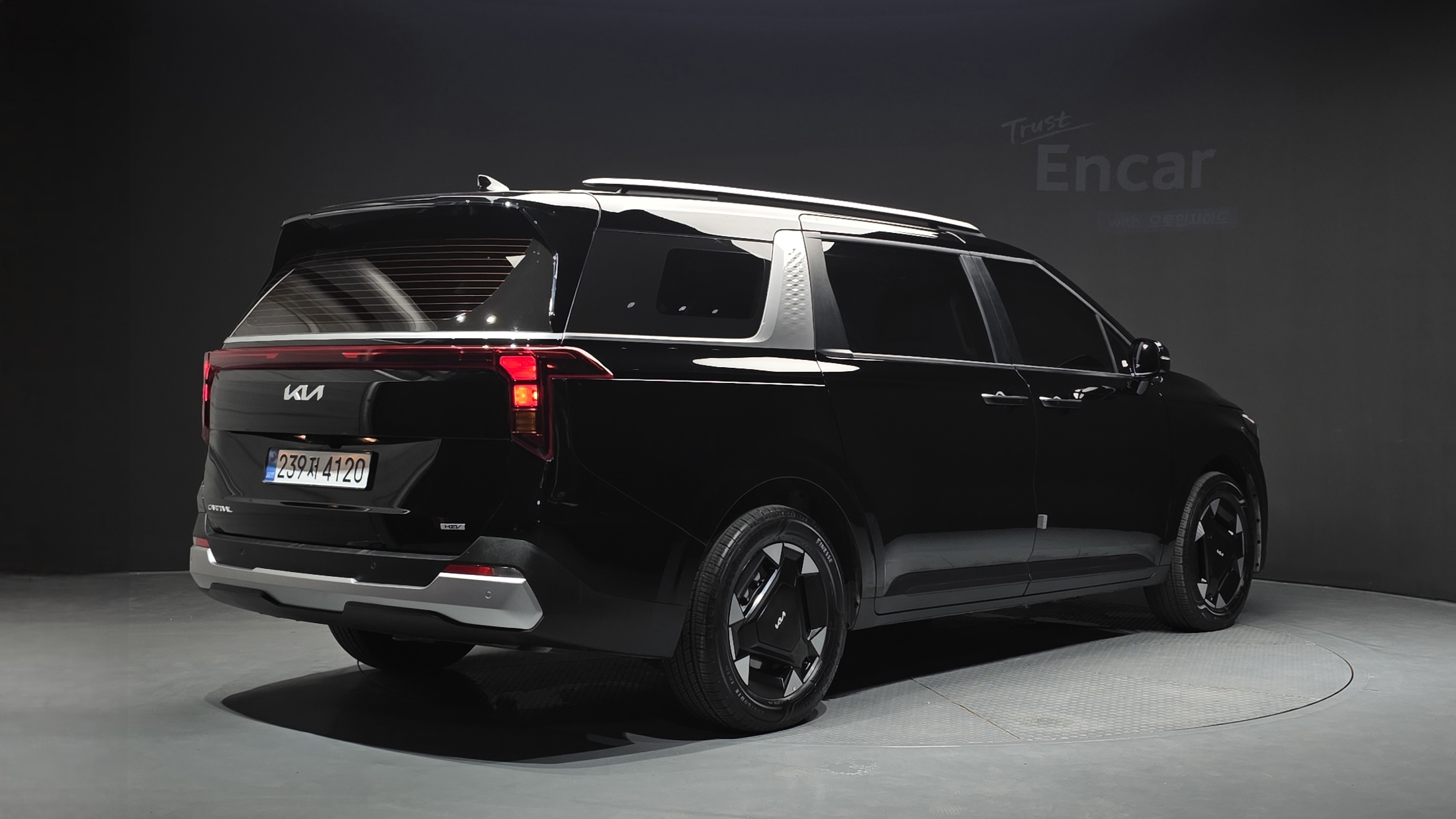 KIA CARNIVAL photo 2