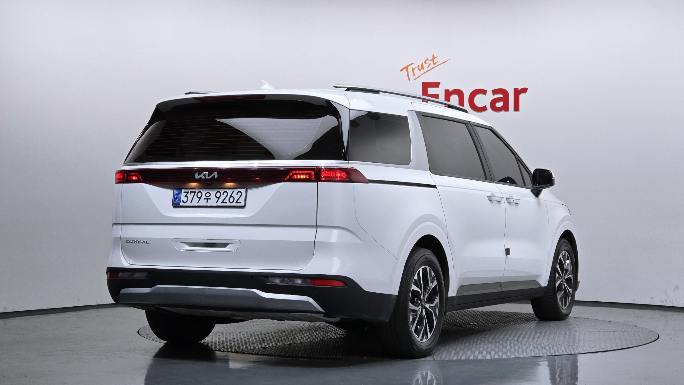 KIA CARNIVAL photo 2