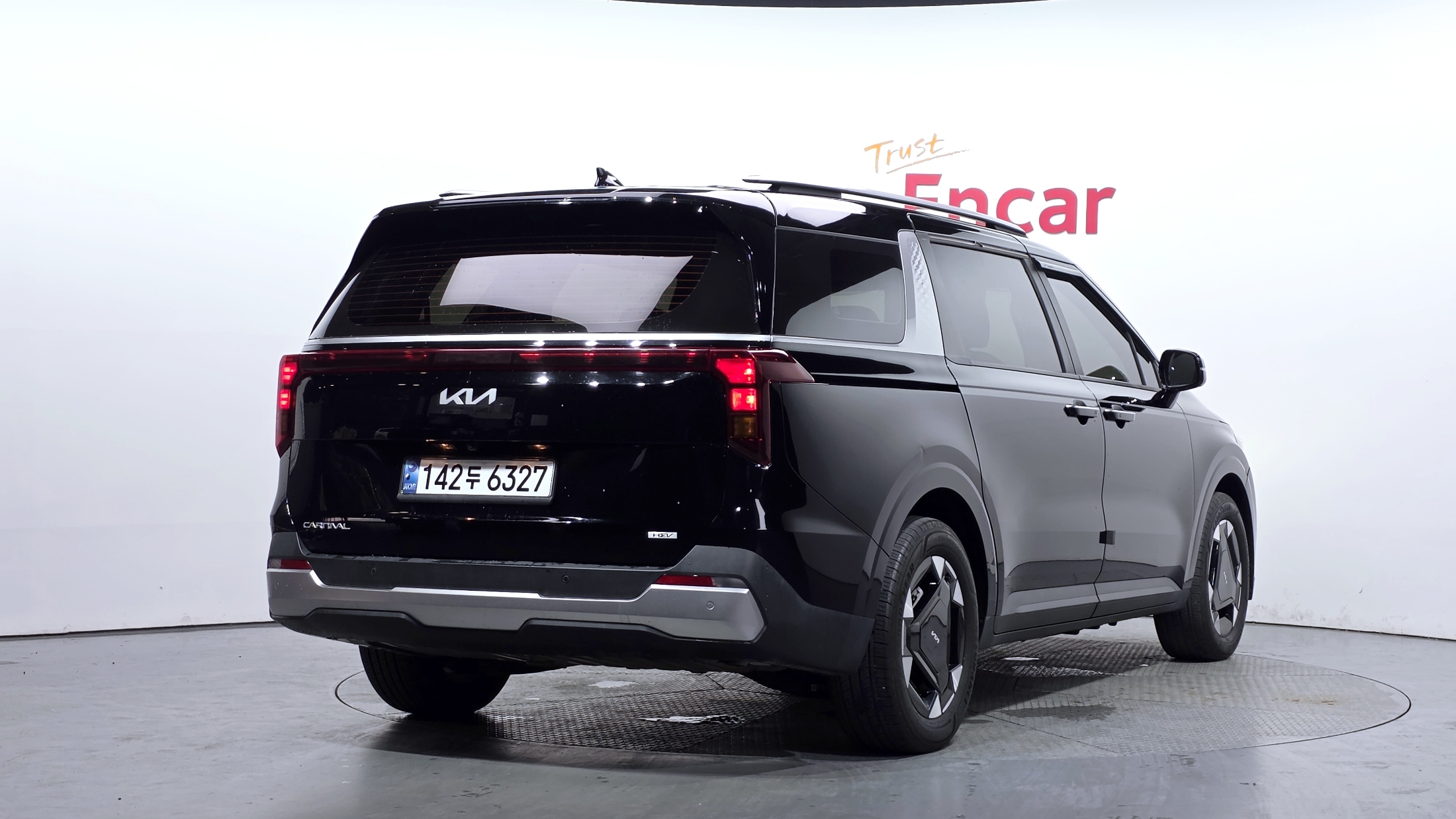 KIA CARNIVAL photo 2