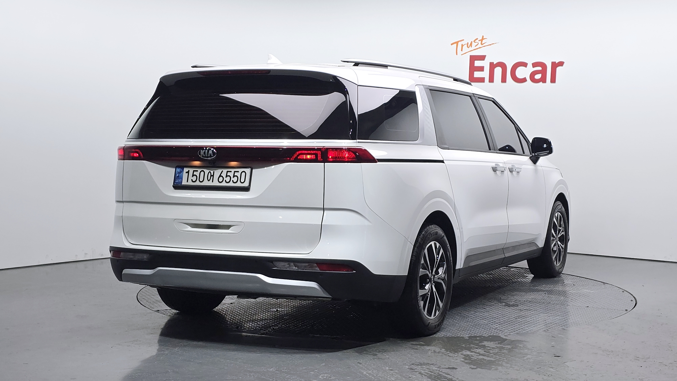 KIA CARNIVAL photo 2