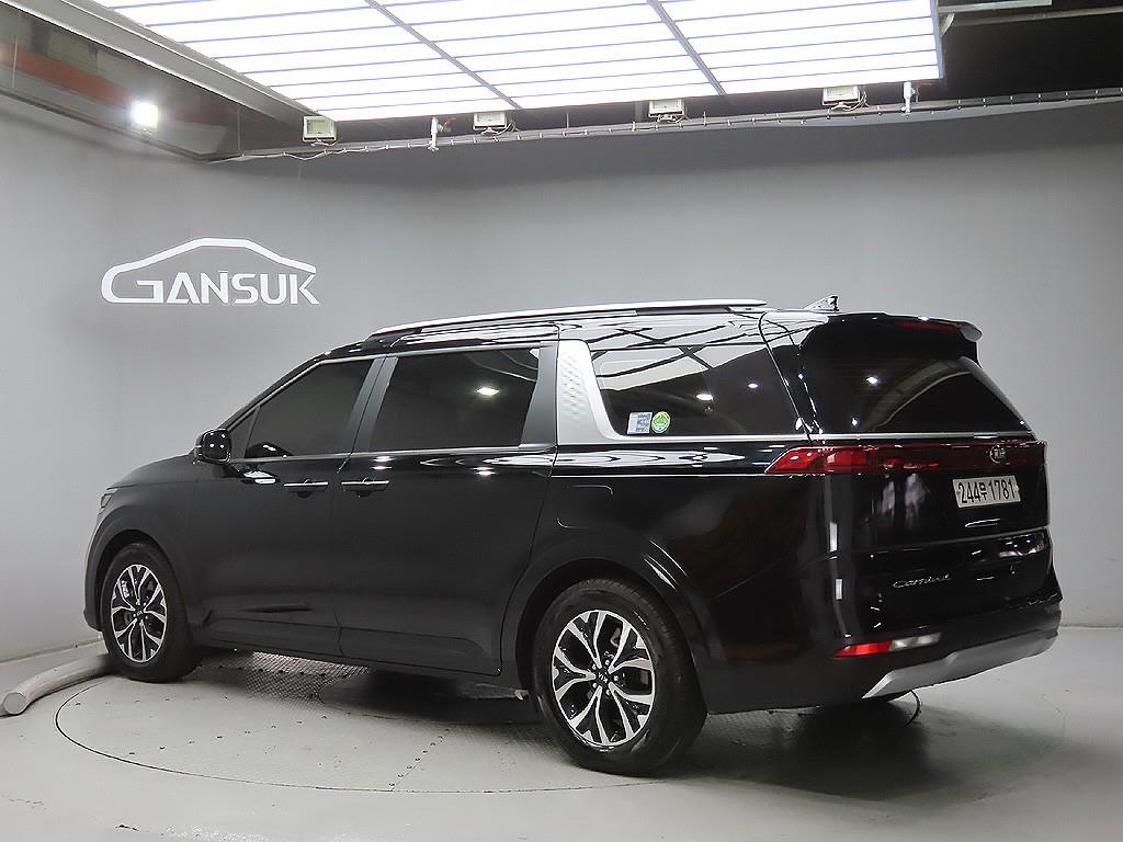 KIA CARNIVAL photo 3