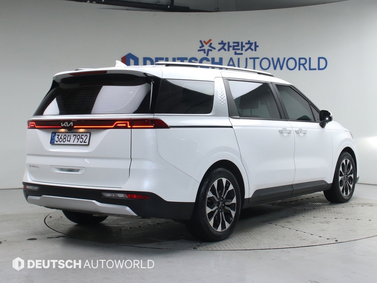 KIA CARNIVAL photo 2