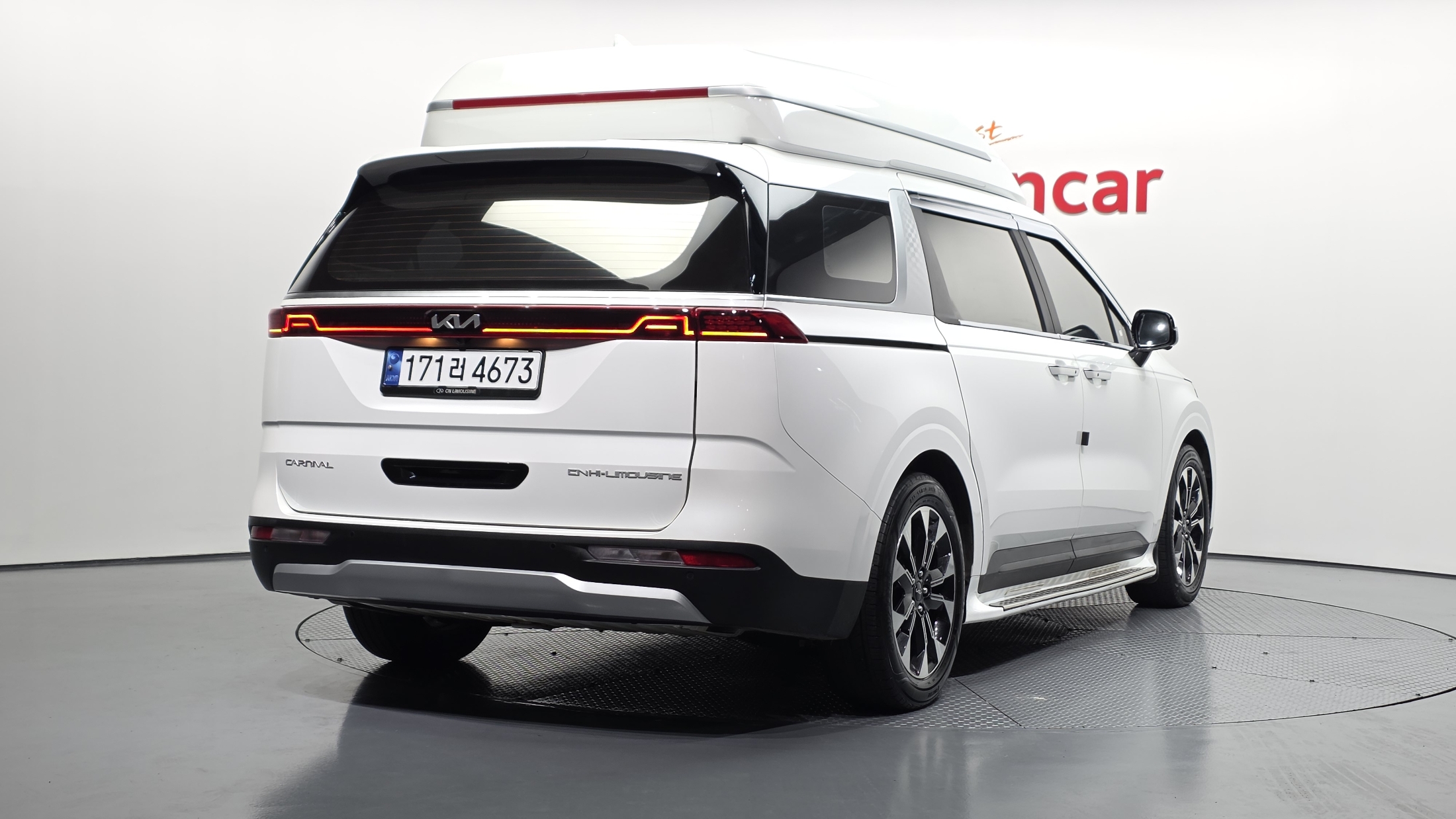 KIA CARNIVAL photo 2