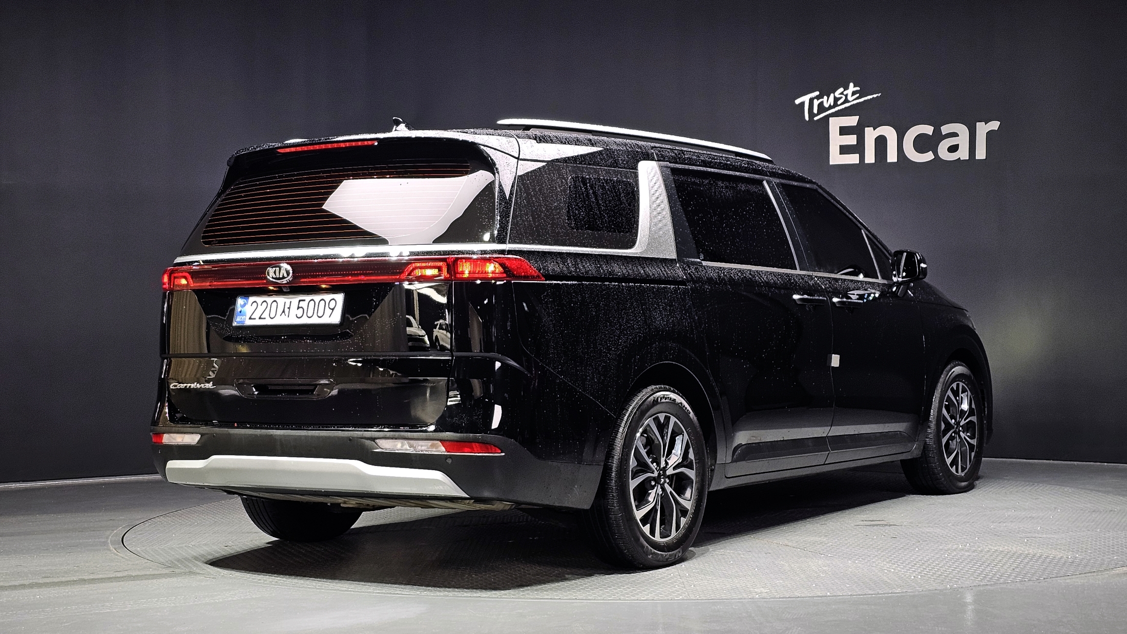 KIA CARNIVAL photo 2