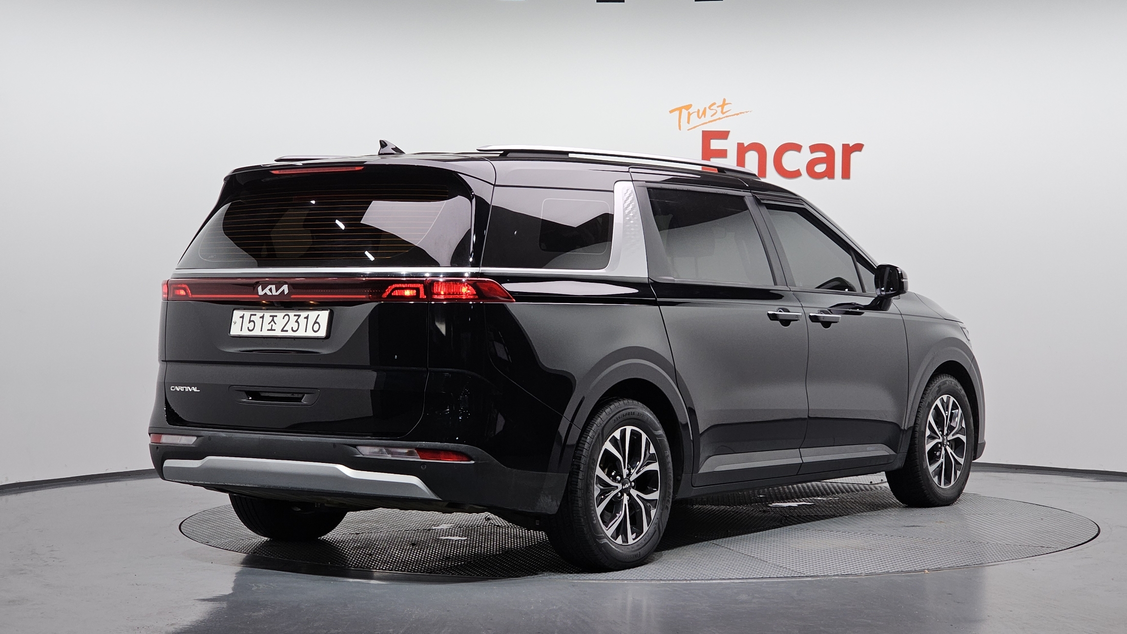 KIA CARNIVAL photo 2