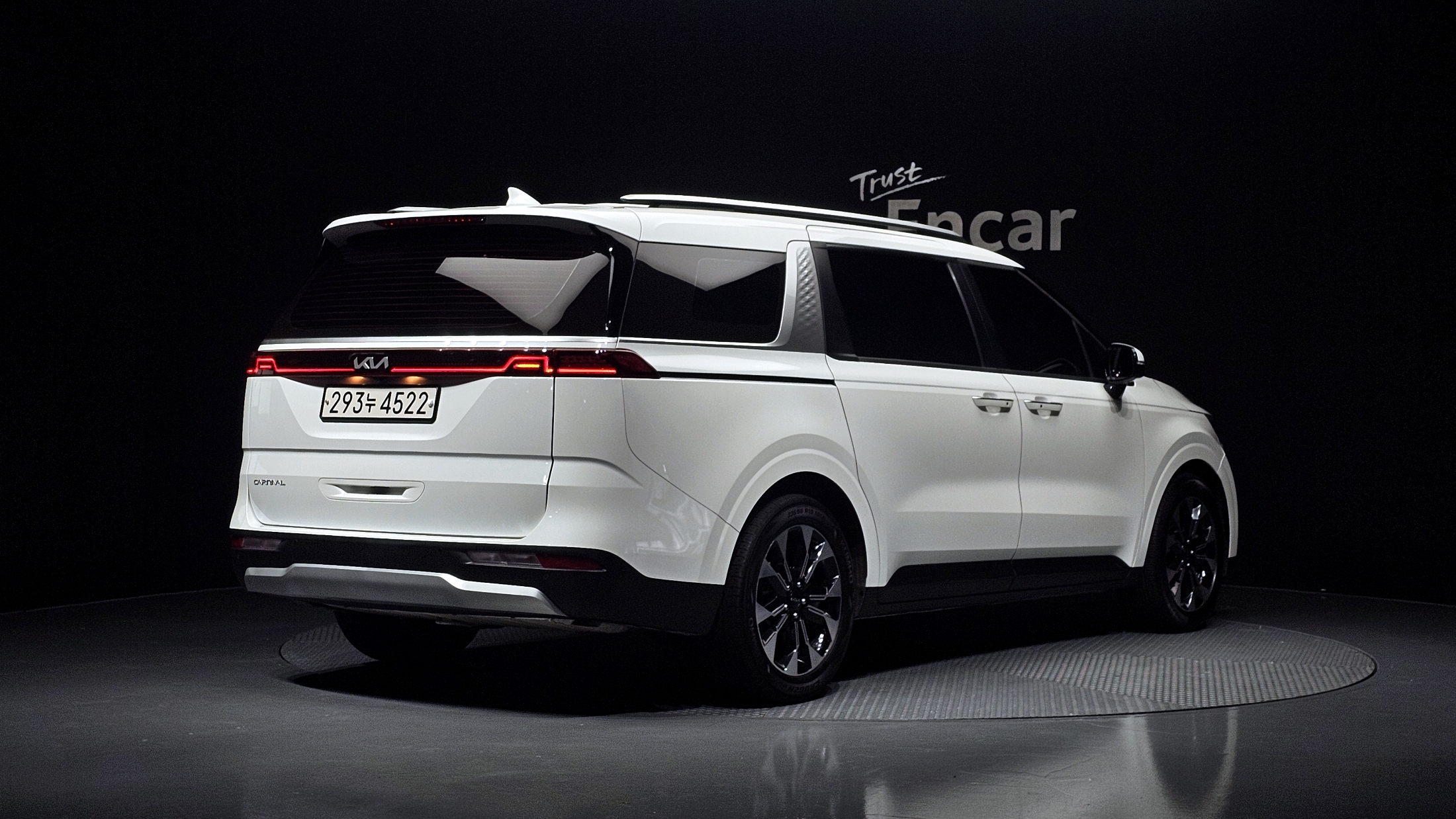 KIA CARNIVAL photo 2