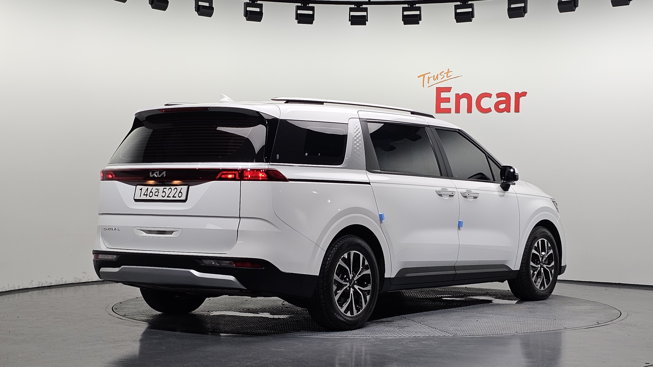 KIA CARNIVAL photo 2