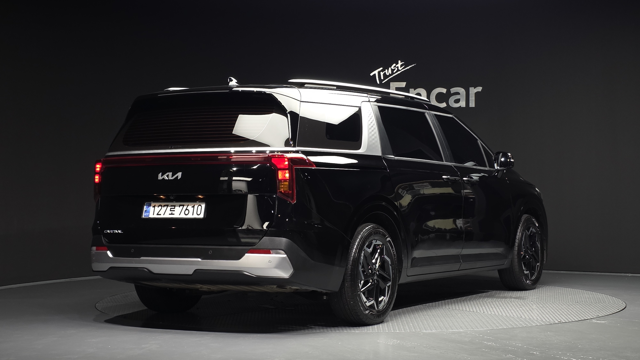 KIA CARNIVAL photo 2