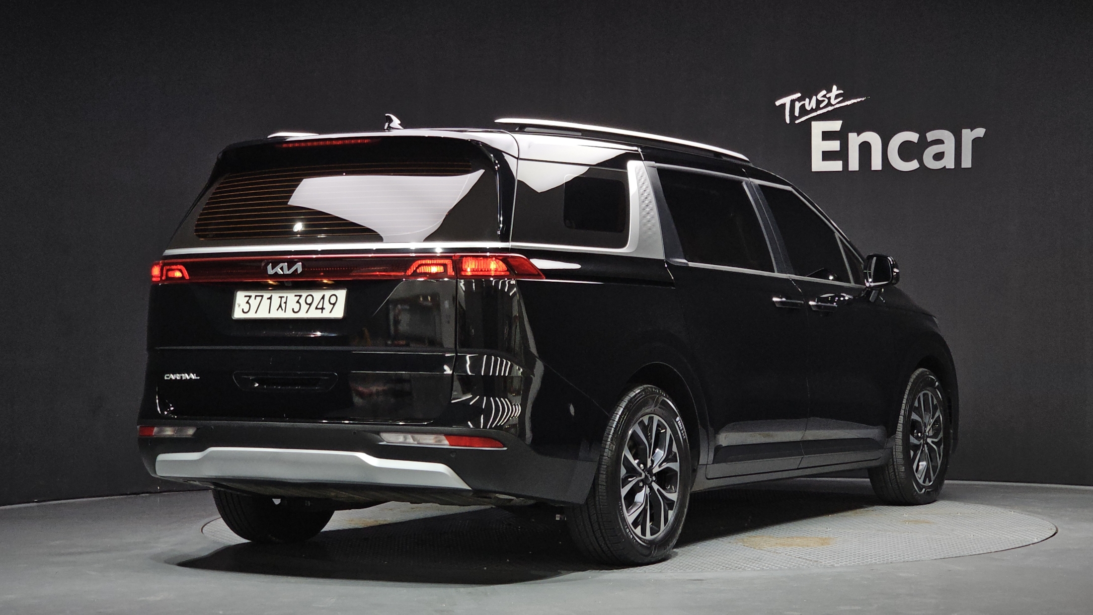 KIA CARNIVAL photo 2