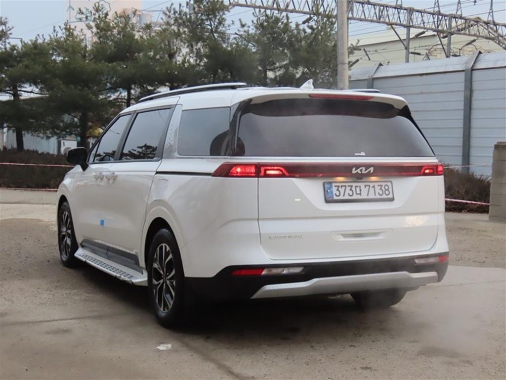 KIA CARNIVAL photo 3