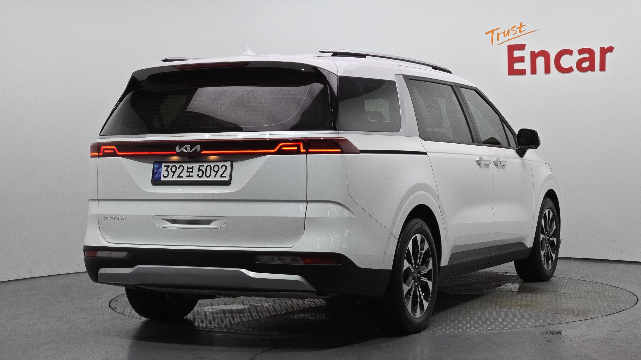 KIA CARNIVAL photo 2