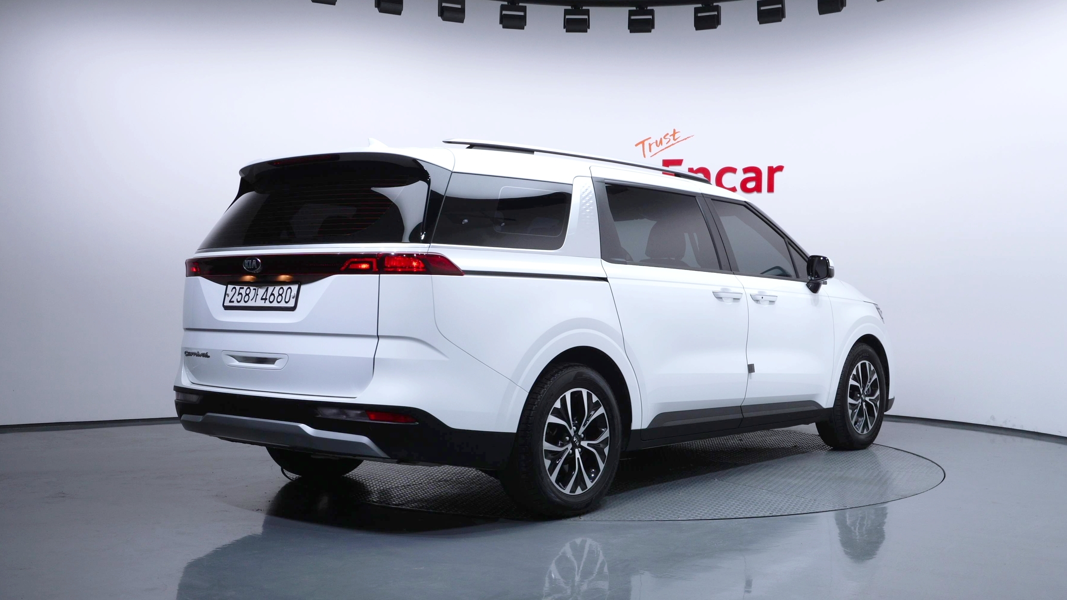 KIA CARNIVAL photo 2
