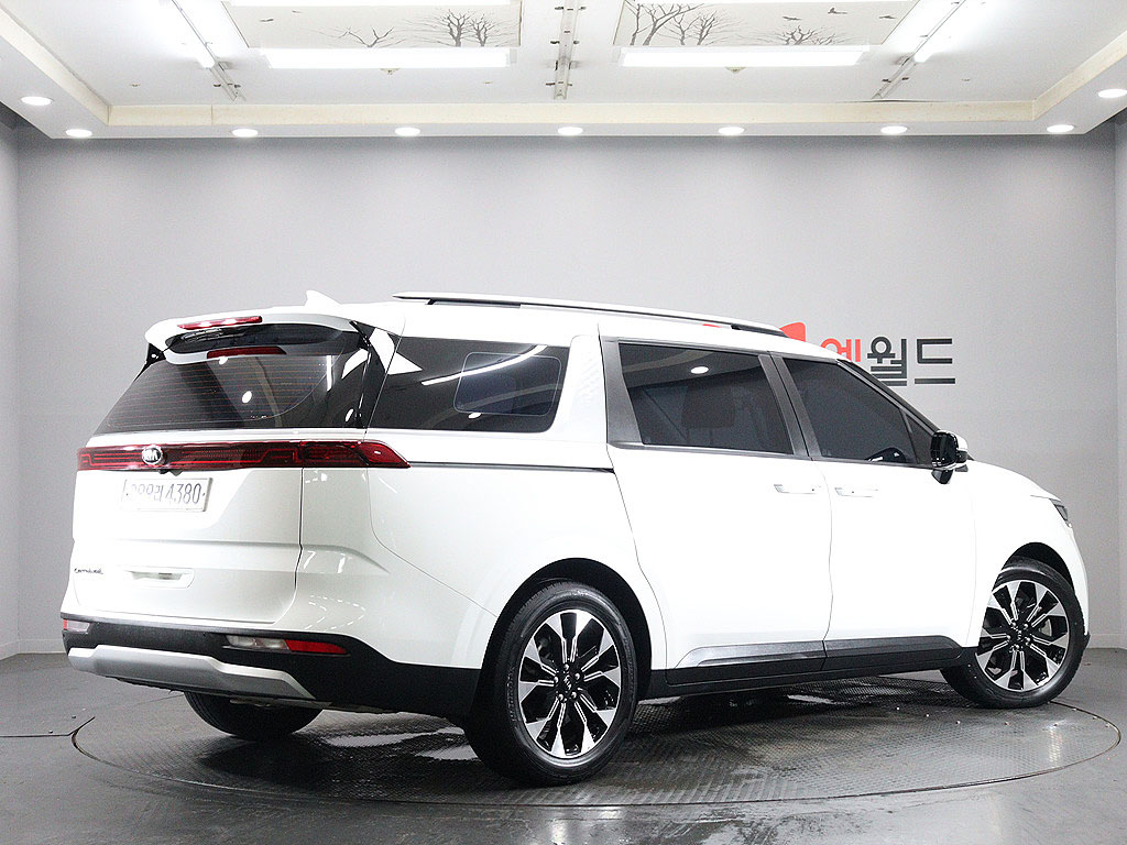 KIA CARNIVAL photo 2