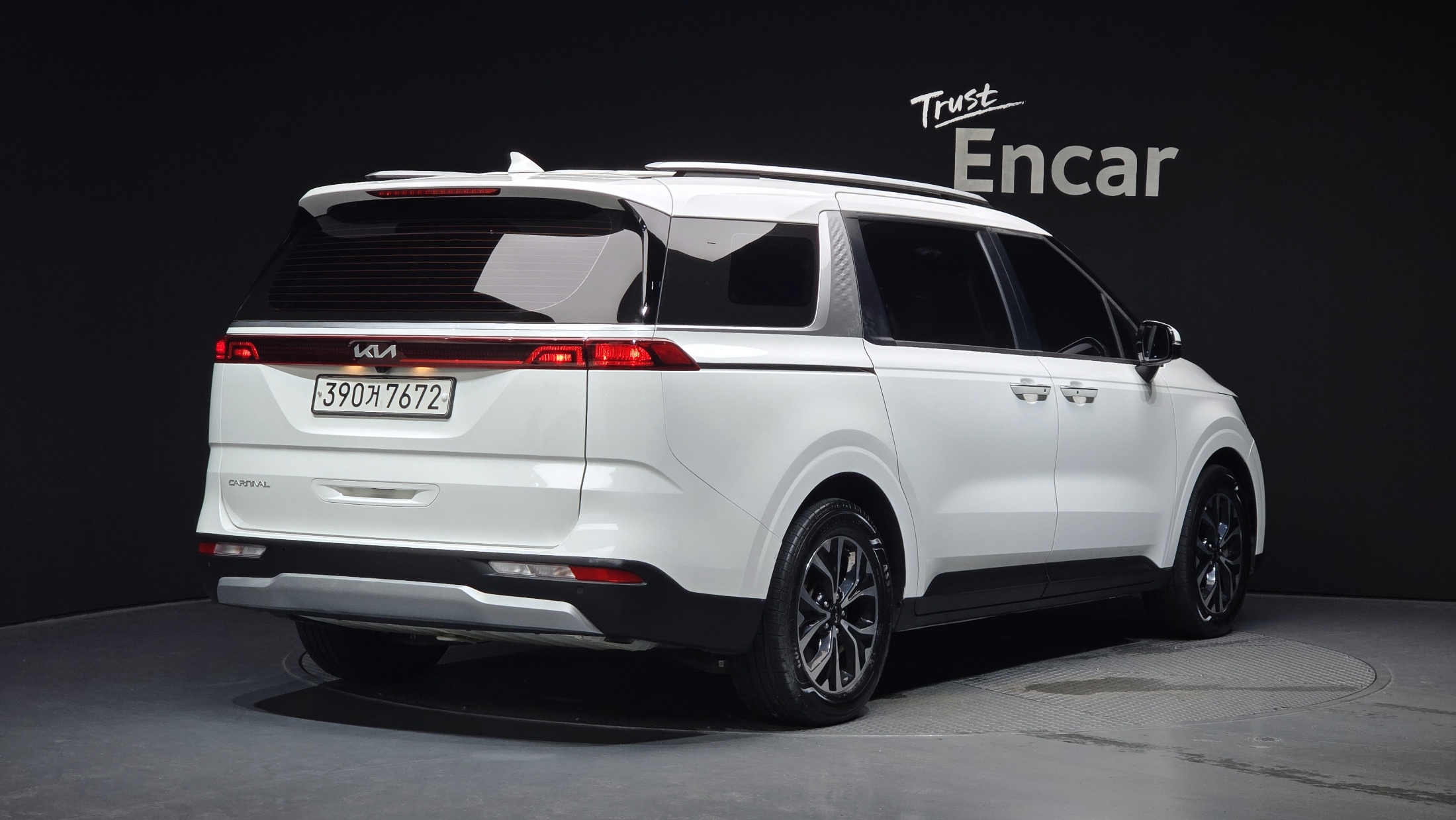 KIA CARNIVAL photo 2
