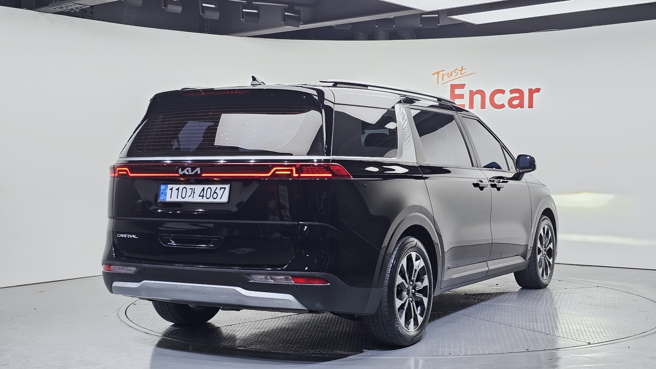 KIA CARNIVAL photo 2