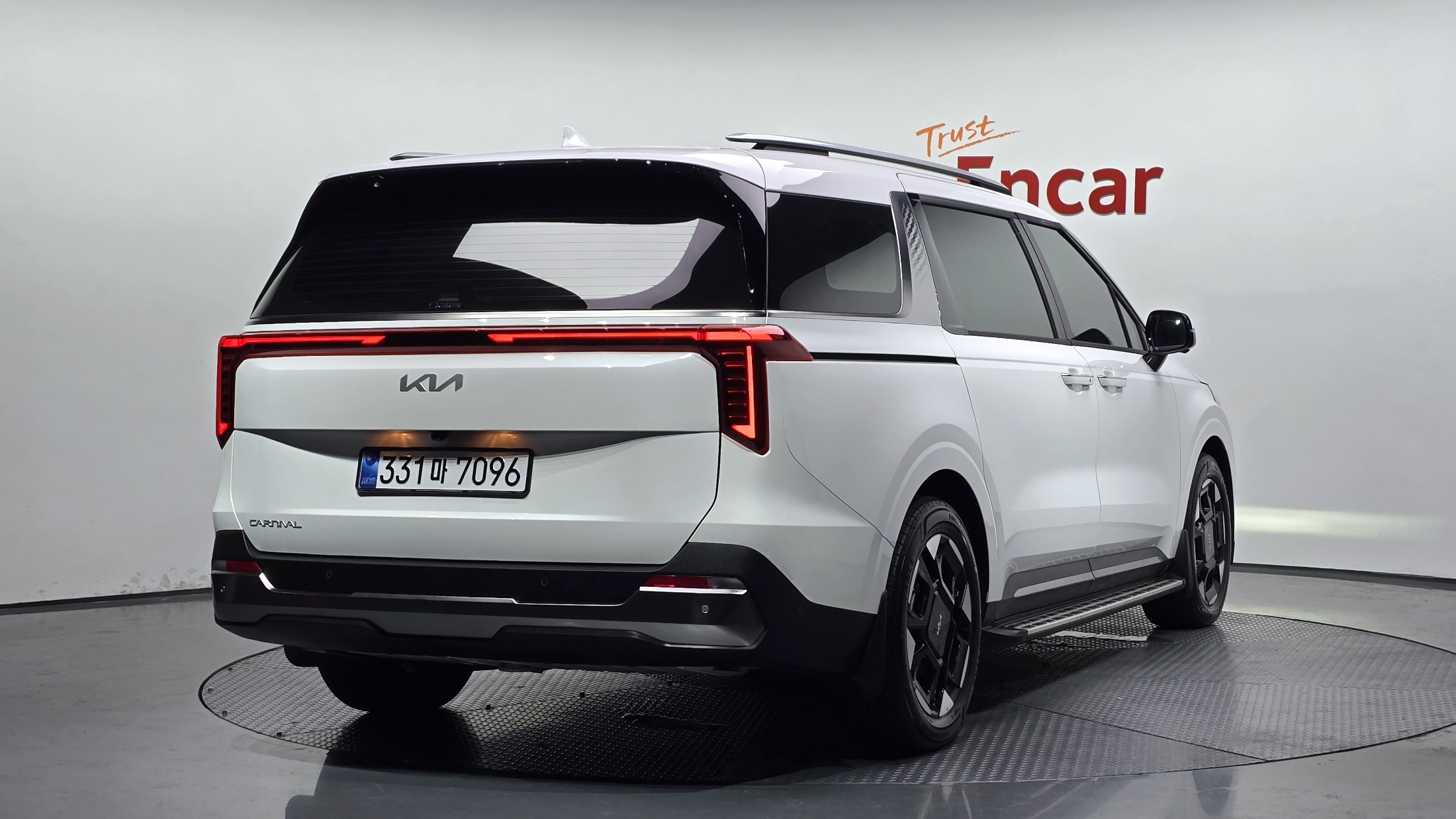 KIA CARNIVAL photo 2