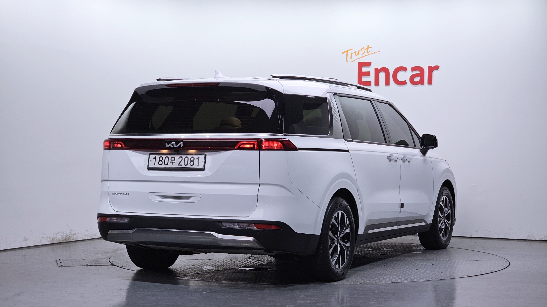 KIA CARNIVAL photo 2