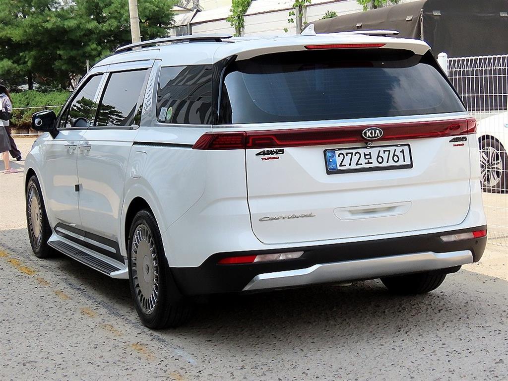 KIA CARNIVAL photo 2