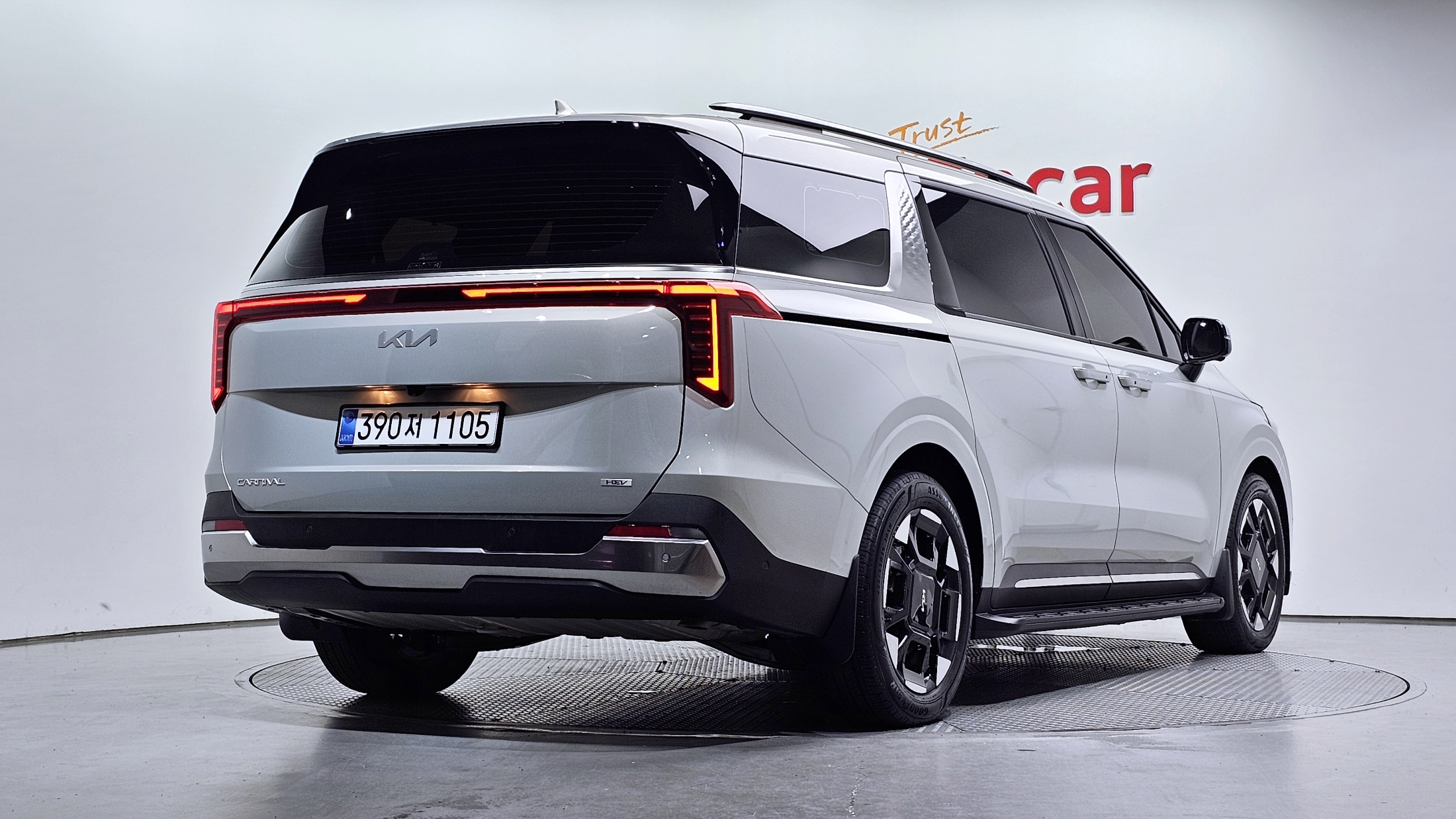 KIA CARNIVAL photo 2