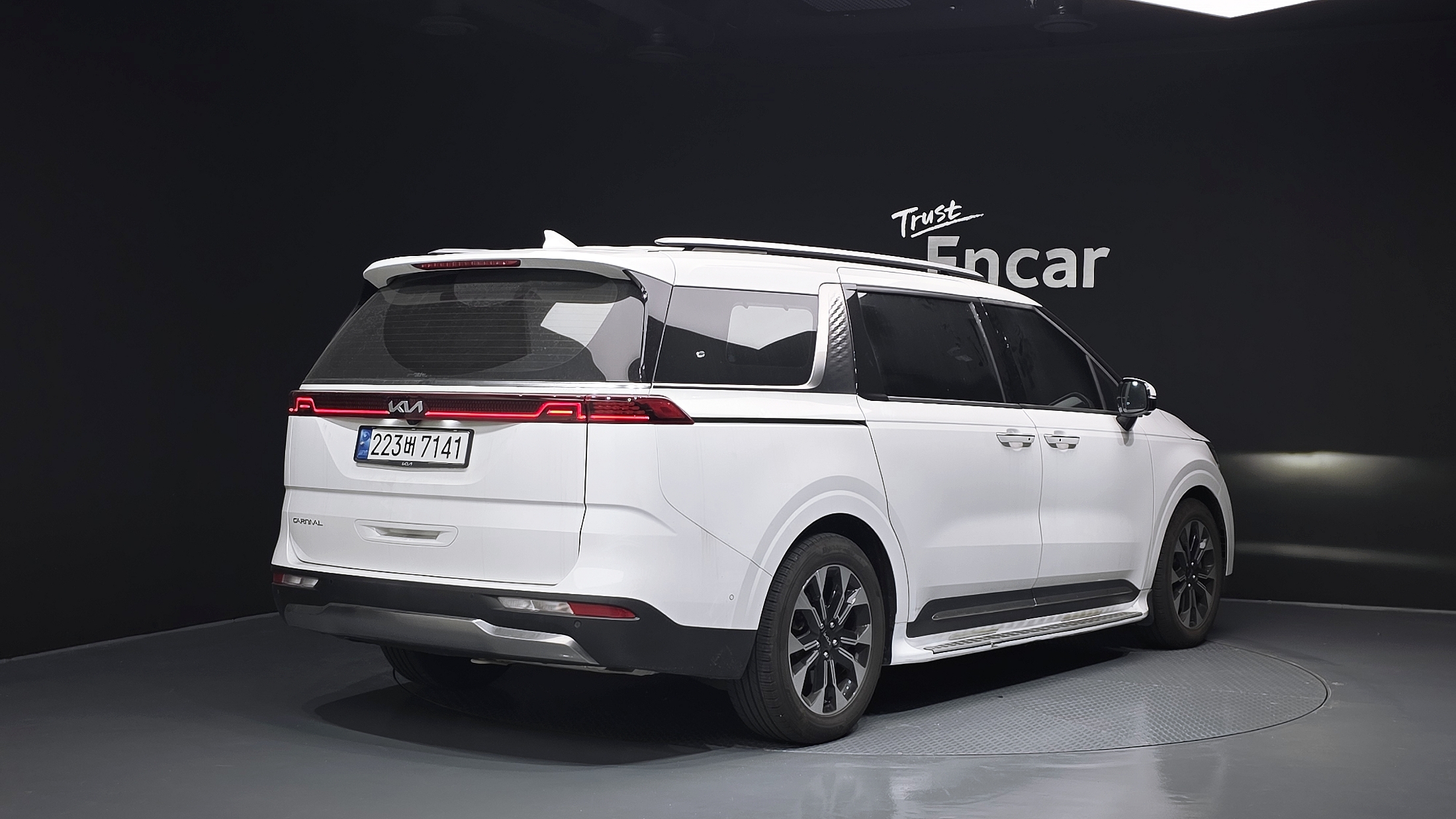 KIA CARNIVAL photo 2