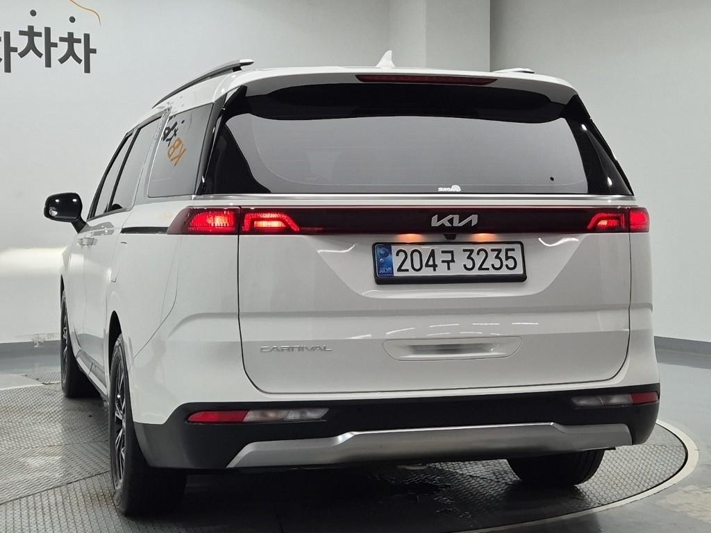KIA CARNIVAL photo 2