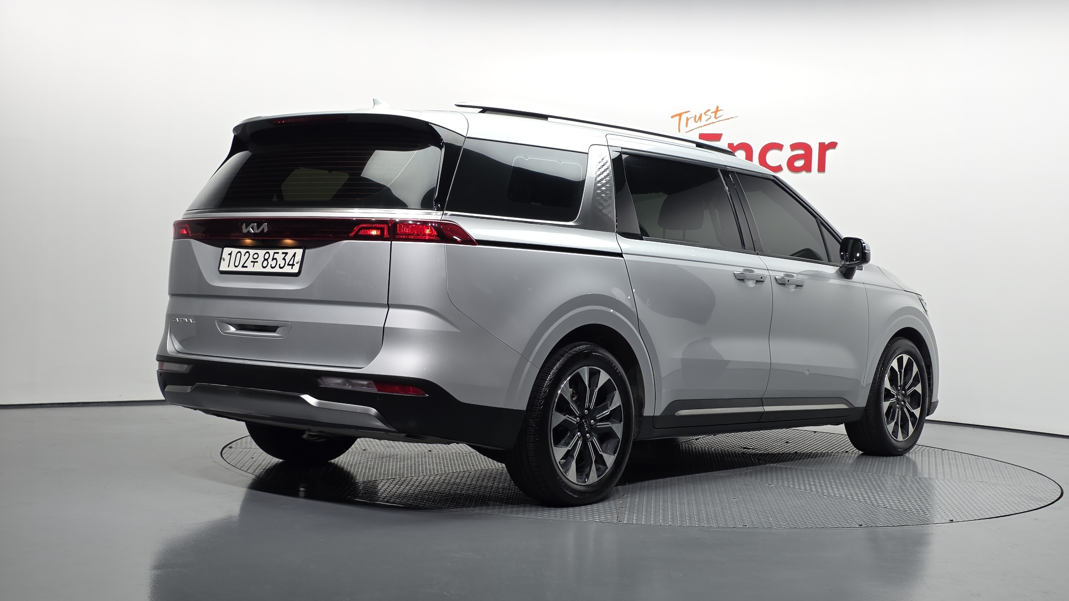 KIA CARNIVAL photo 2