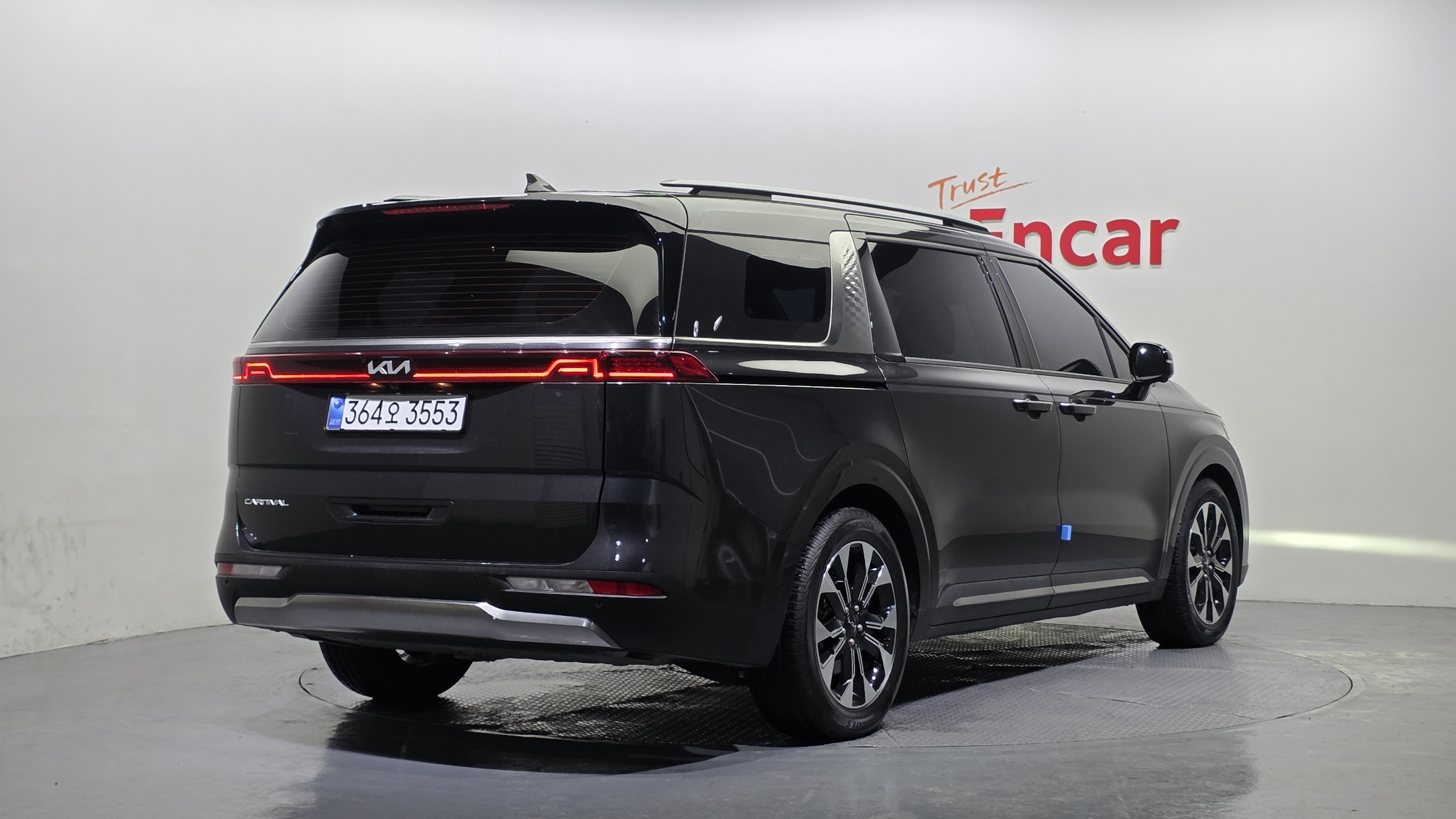 KIA CARNIVAL photo 2