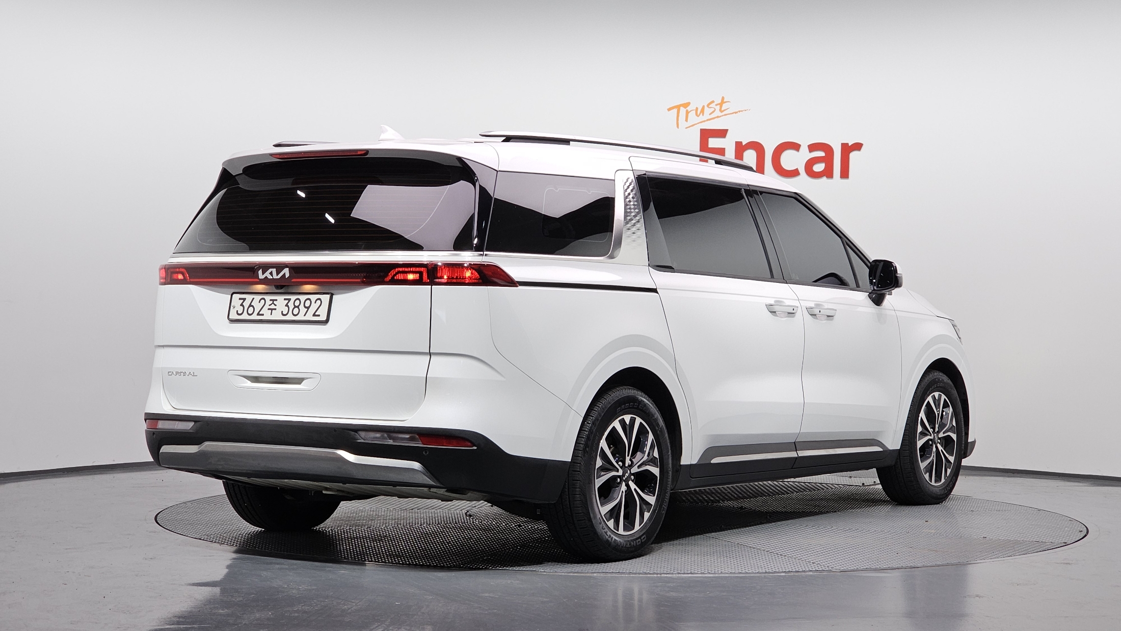 KIA CARNIVAL photo 2