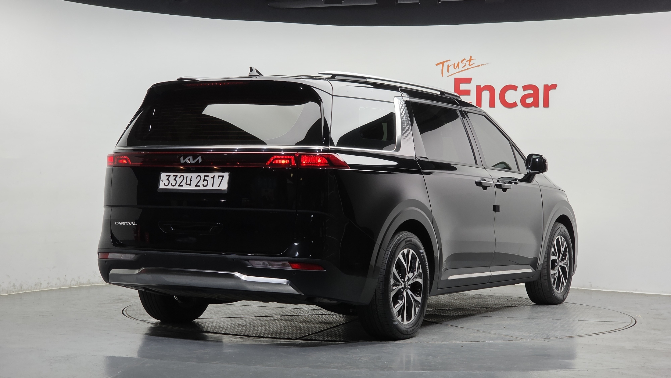 KIA CARNIVAL photo 2