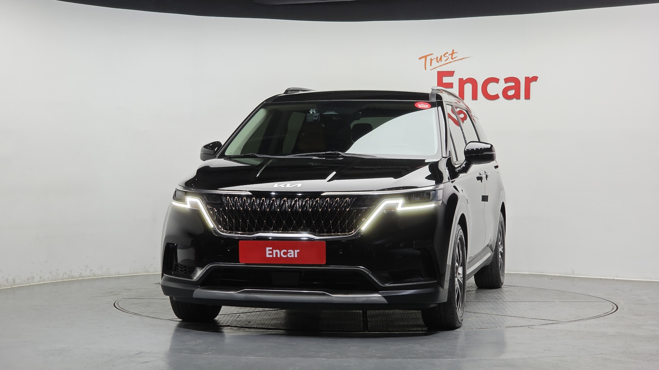 KIA CARNIVAL photo 3