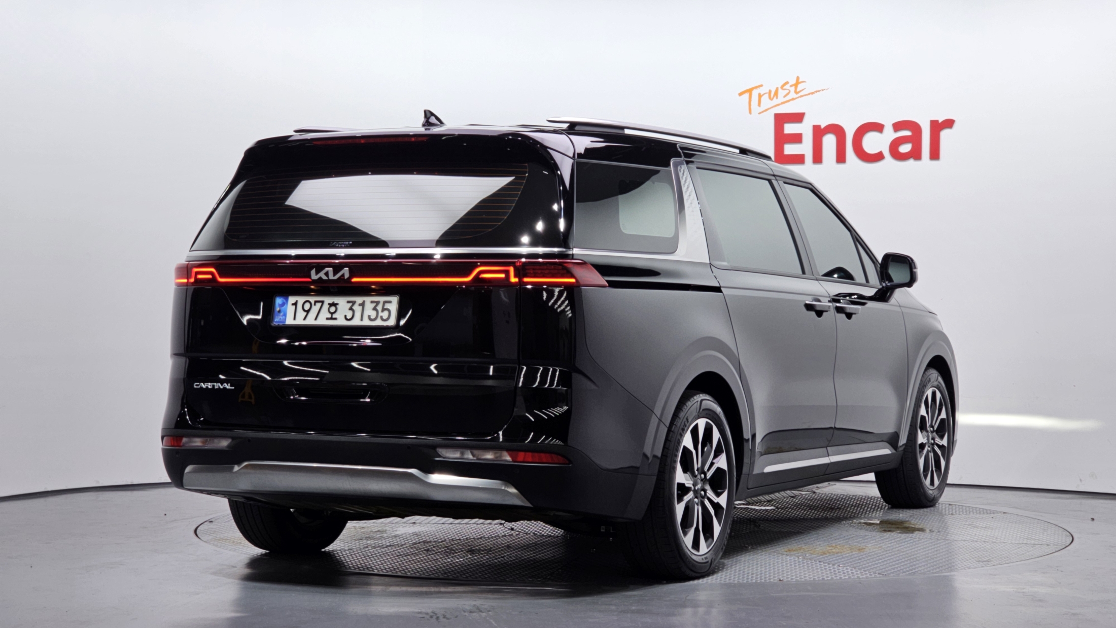 KIA CARNIVAL photo 2