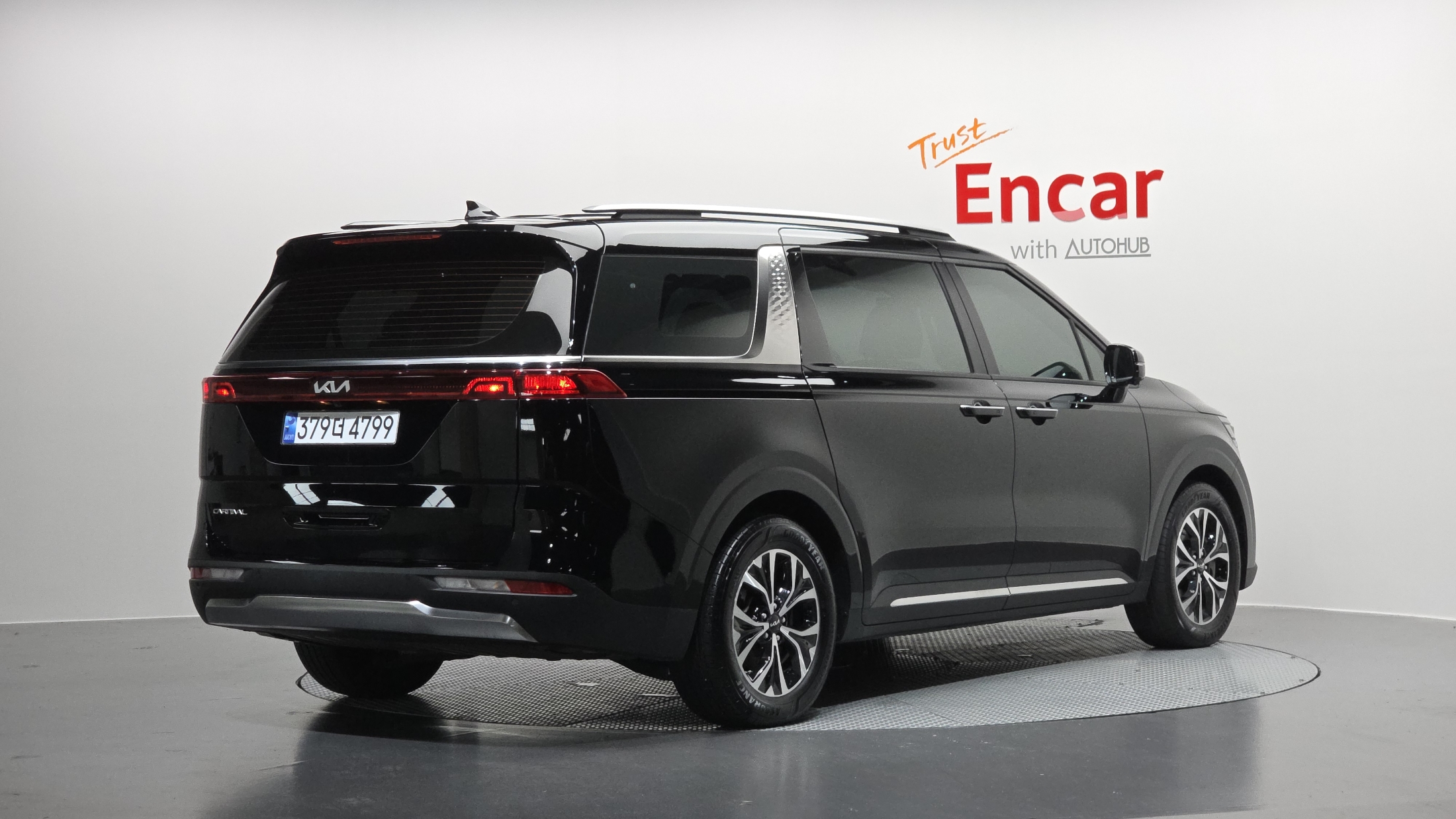 KIA CARNIVAL photo 2