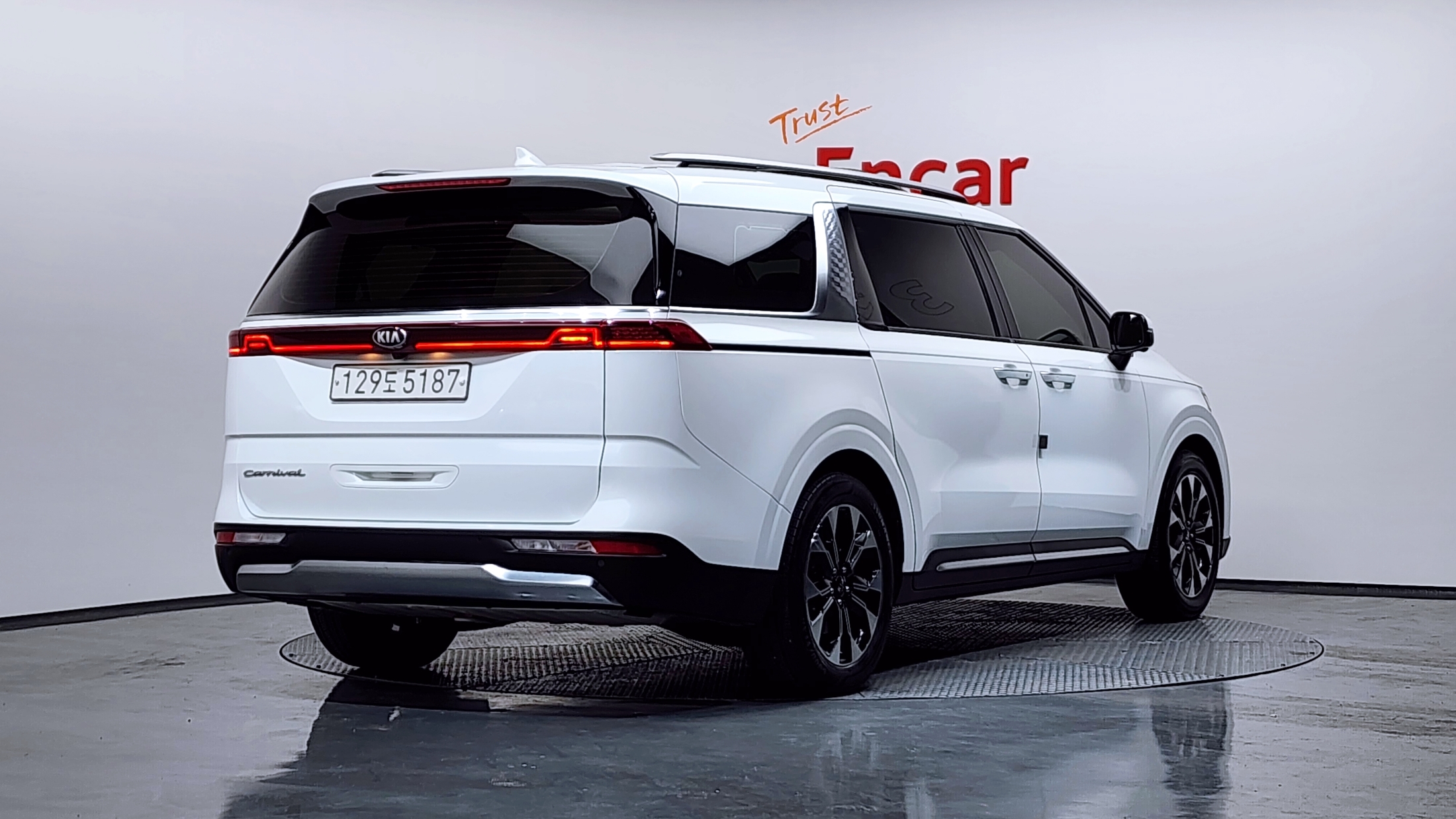 KIA CARNIVAL photo 2