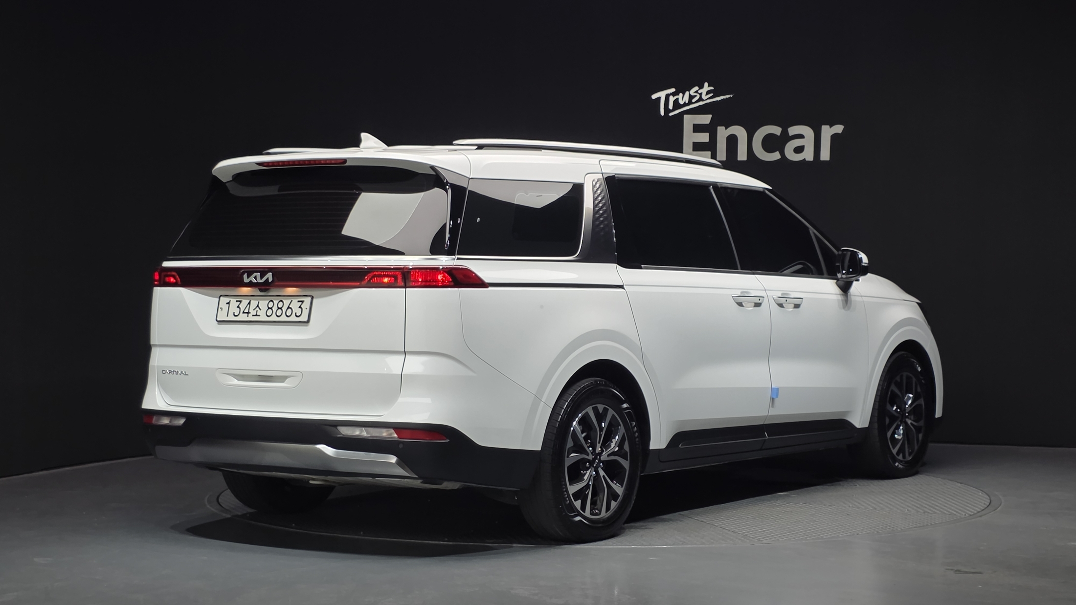 KIA CARNIVAL photo 2