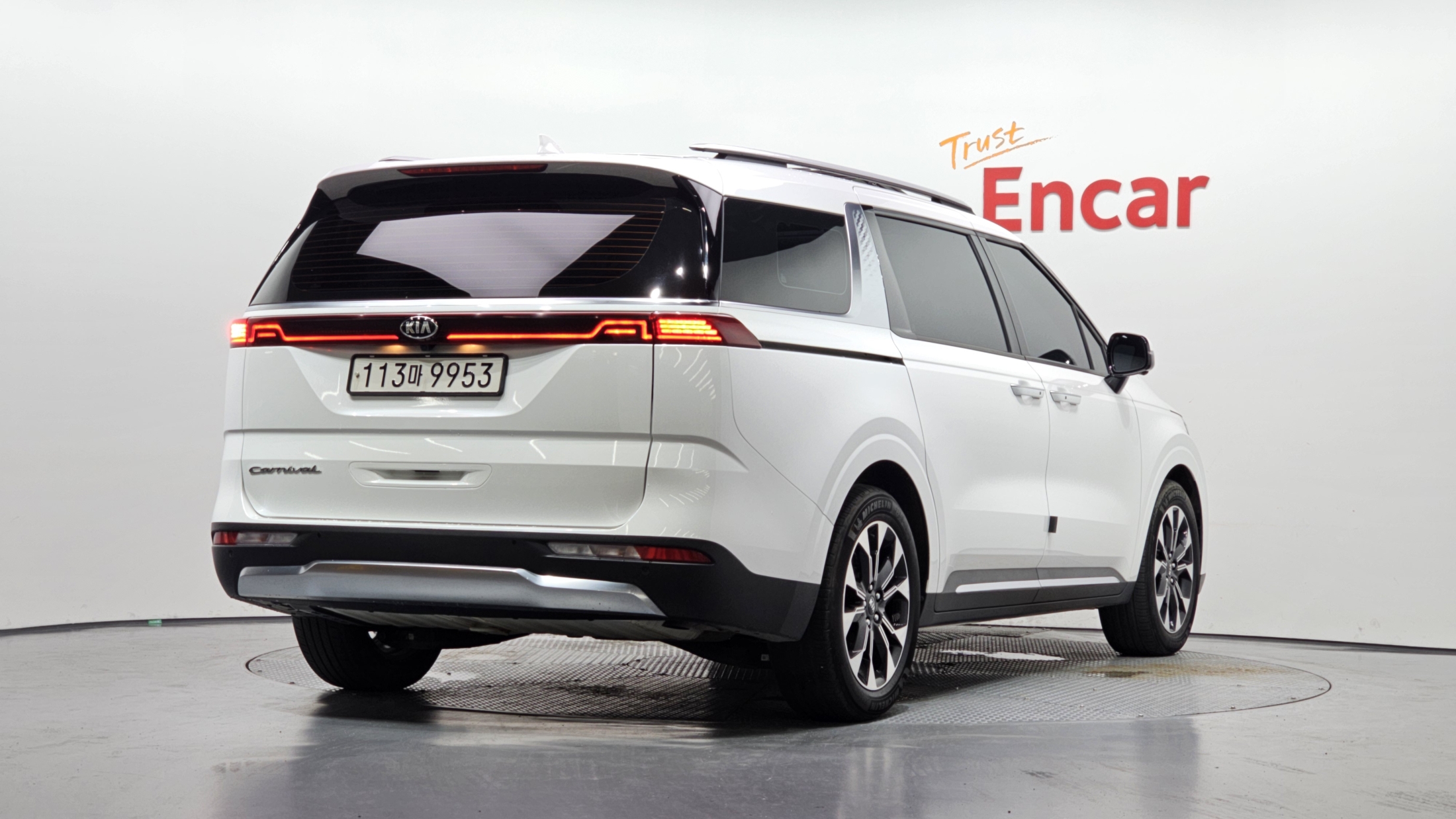 KIA CARNIVAL photo 2