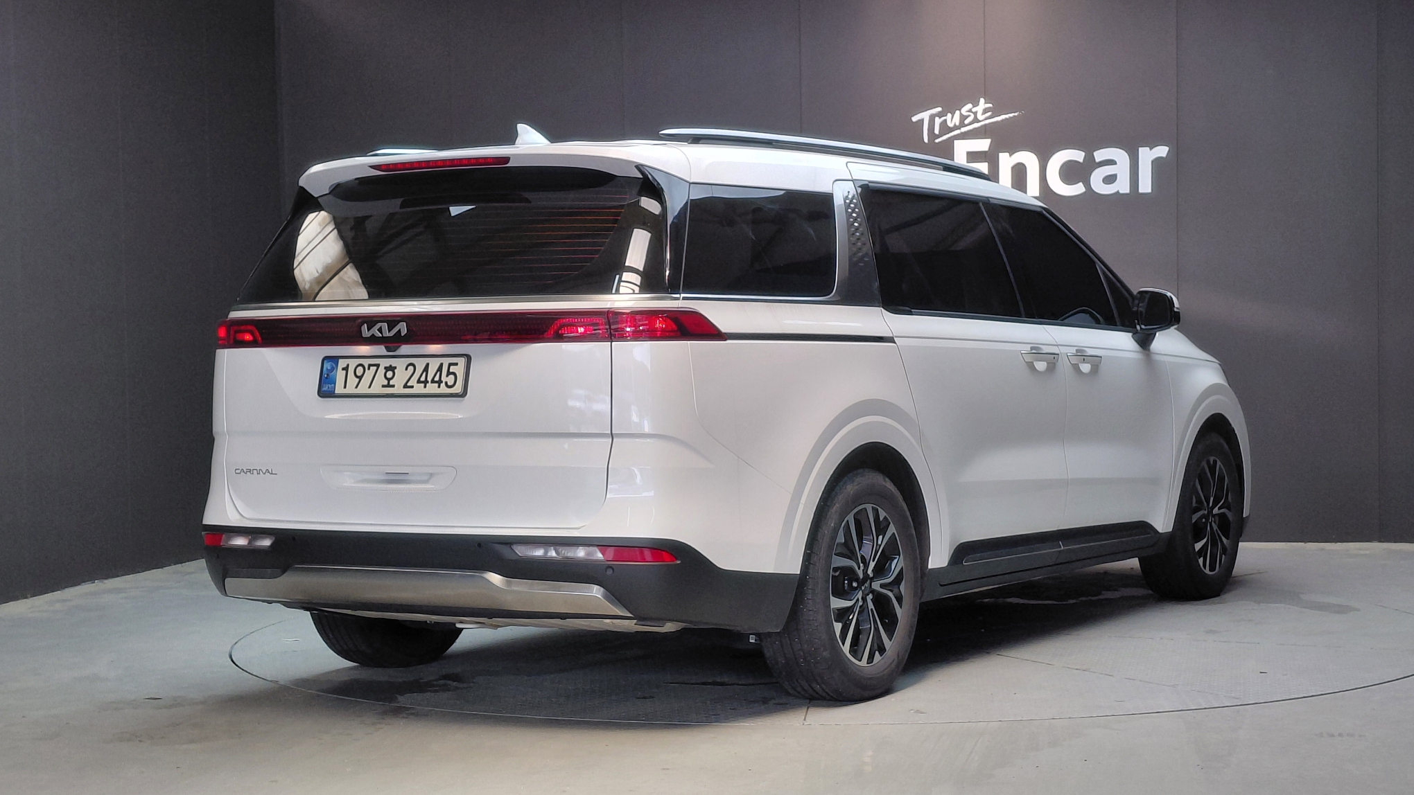 KIA CARNIVAL photo 2