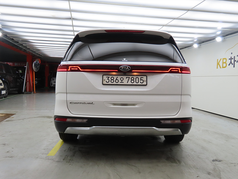 KIA CARNIVAL photo 3