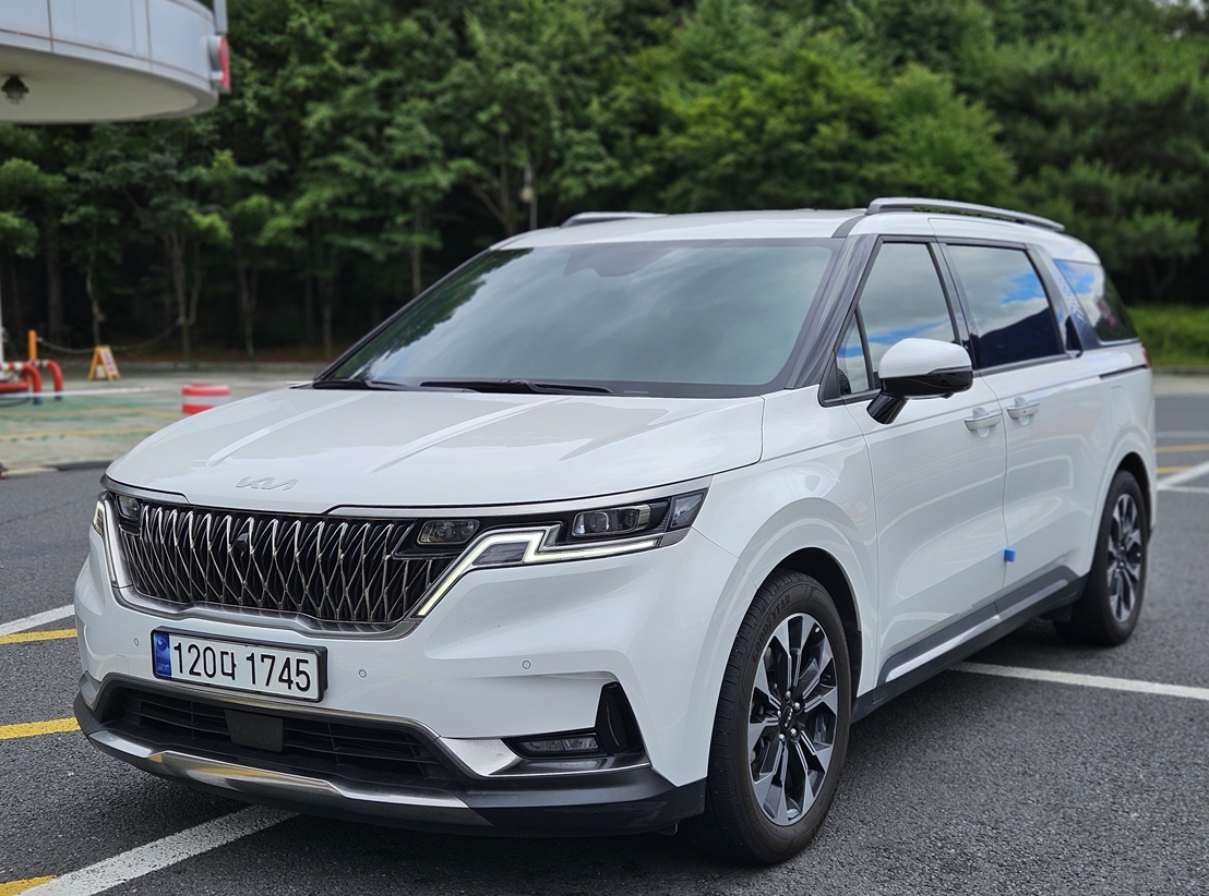KIA CARNIVAL photo 2