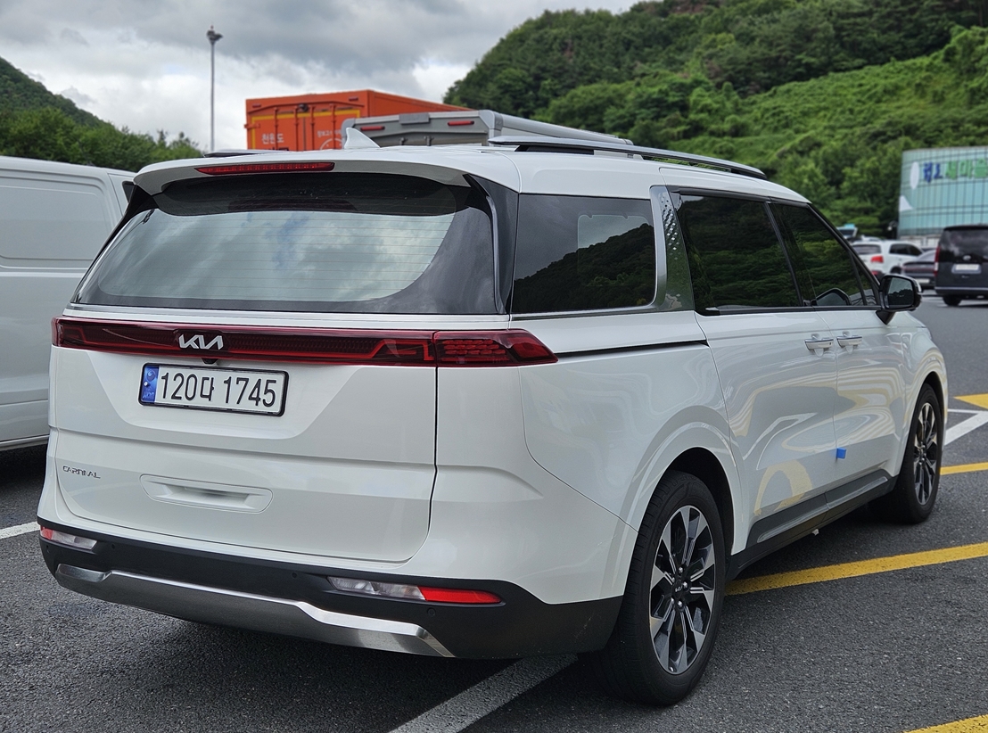 KIA CARNIVAL photo 3