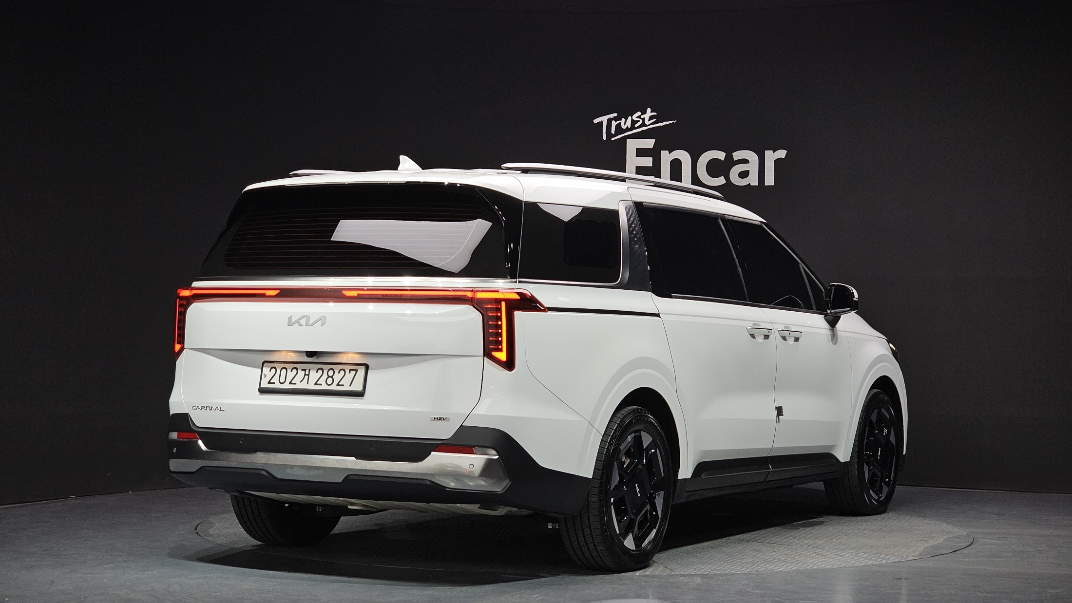 KIA CARNIVAL photo 2