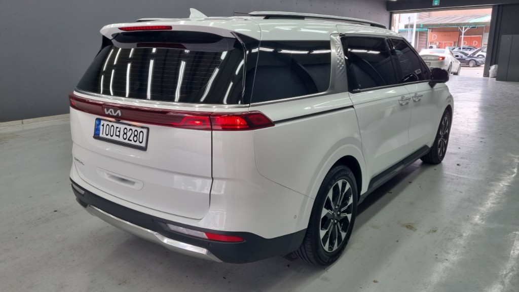 KIA CARNIVAL photo 3