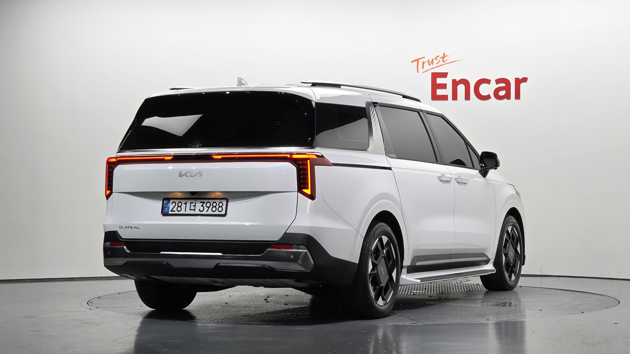 KIA CARNIVAL photo 2