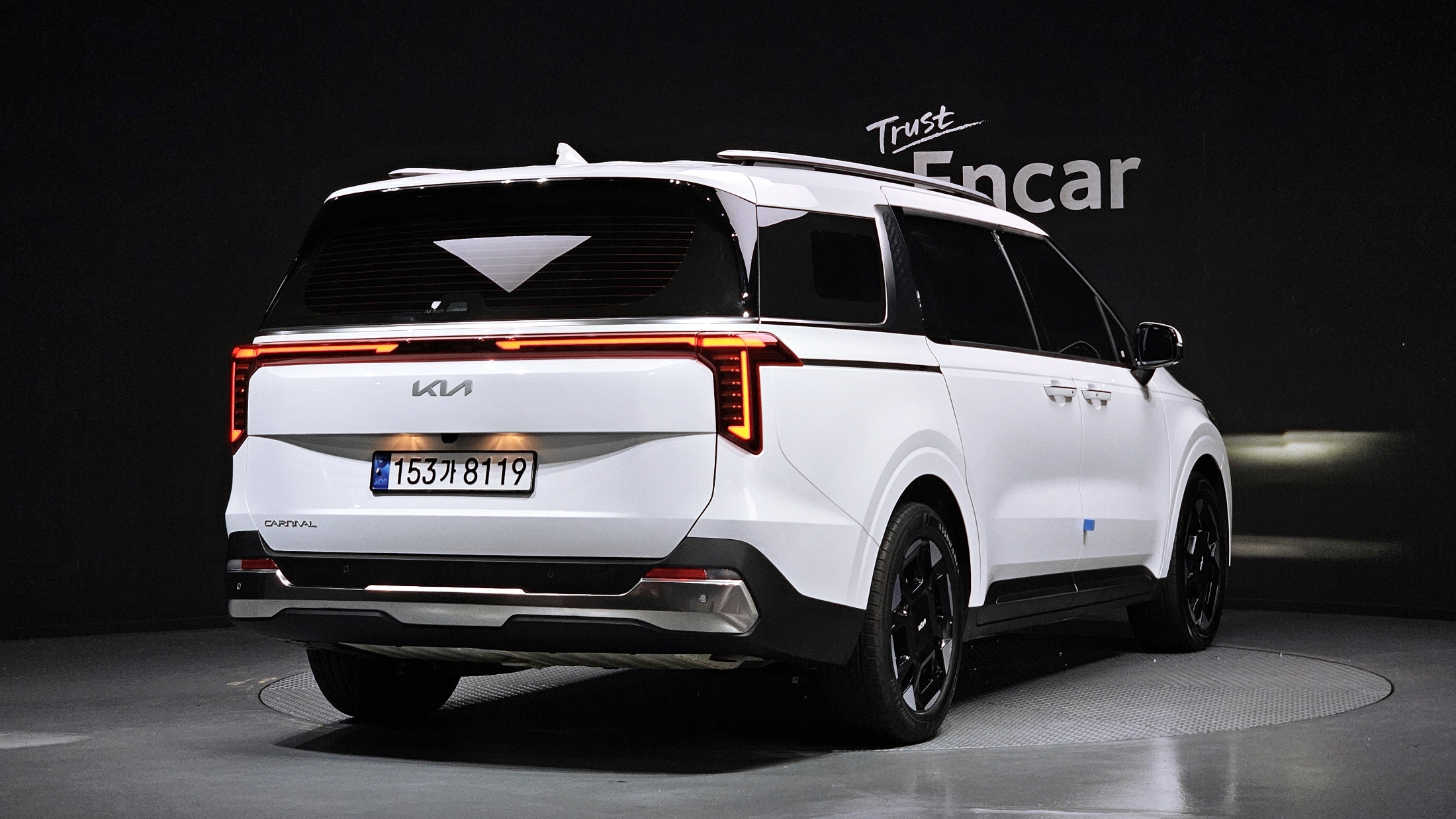 KIA CARNIVAL photo 2
