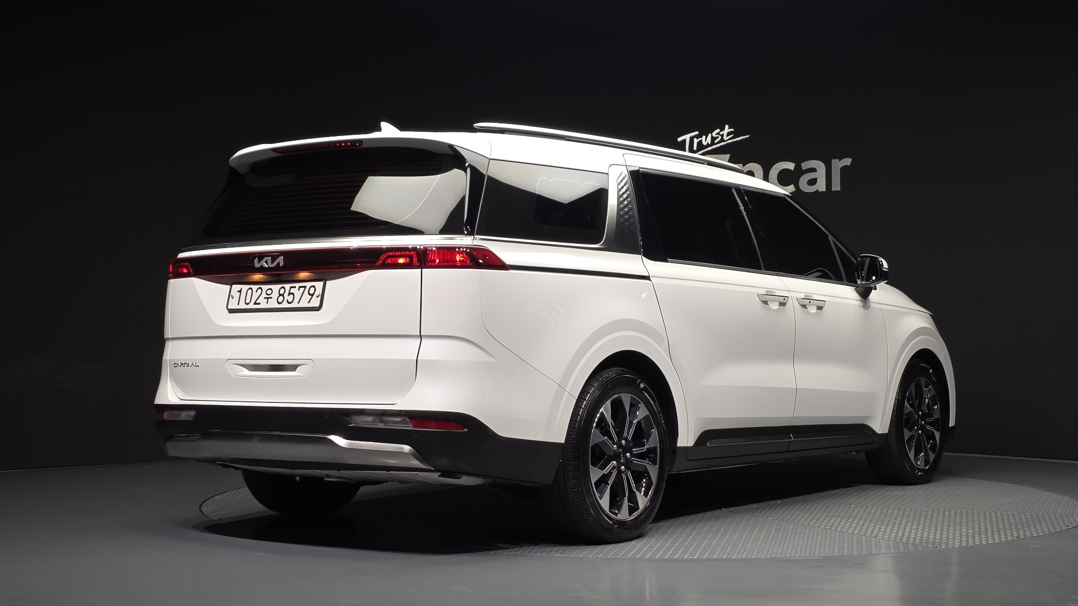 KIA CARNIVAL photo 2