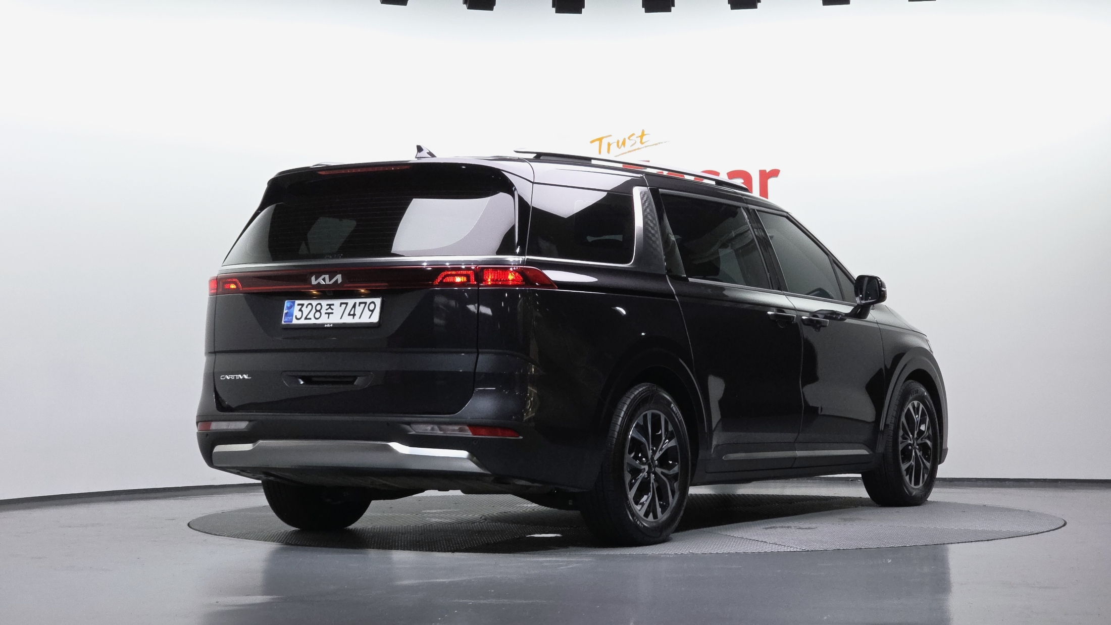 KIA CARNIVAL photo 2